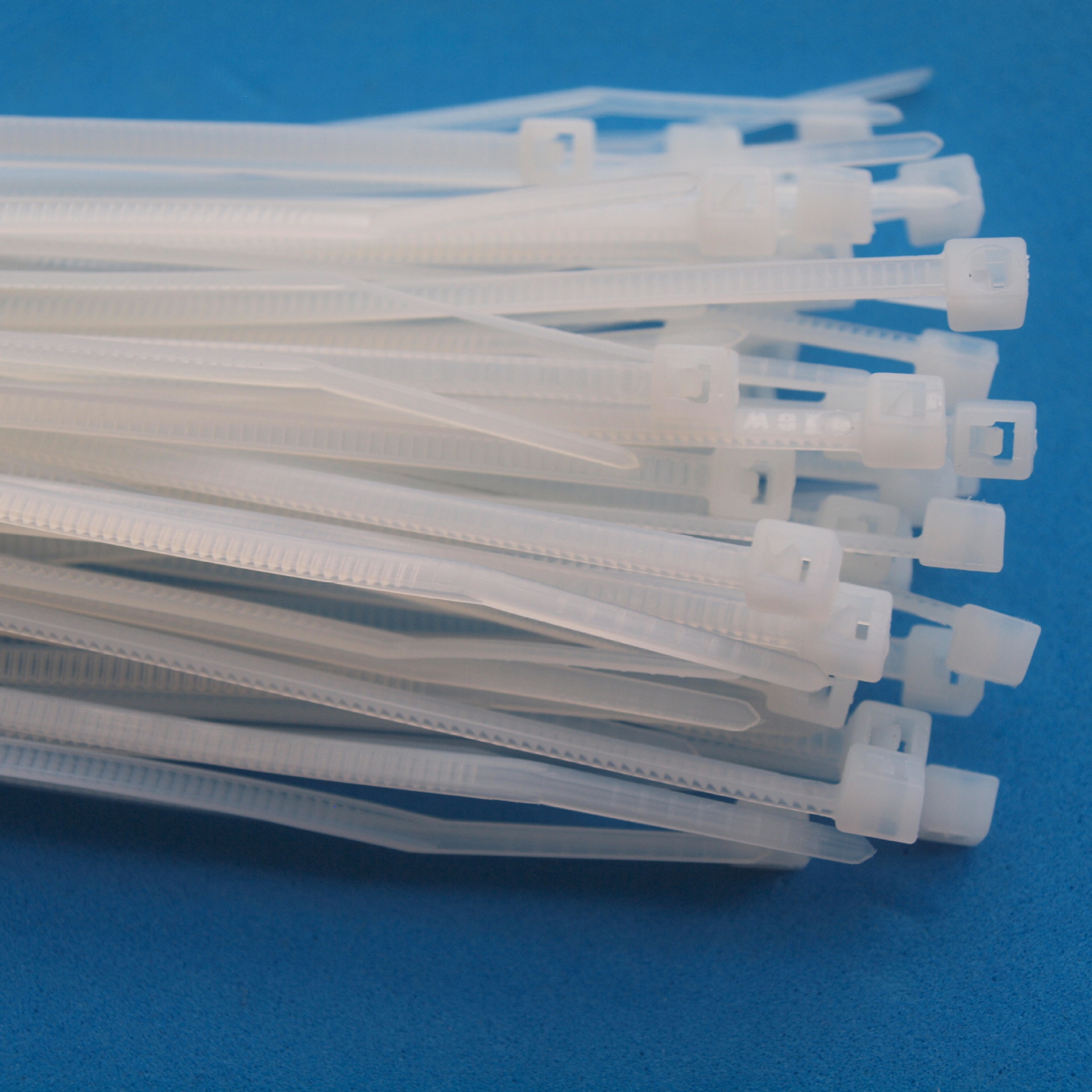 厂家供应 插销式飞机头扎带 尼龙索带 塑料扎带 质量保证