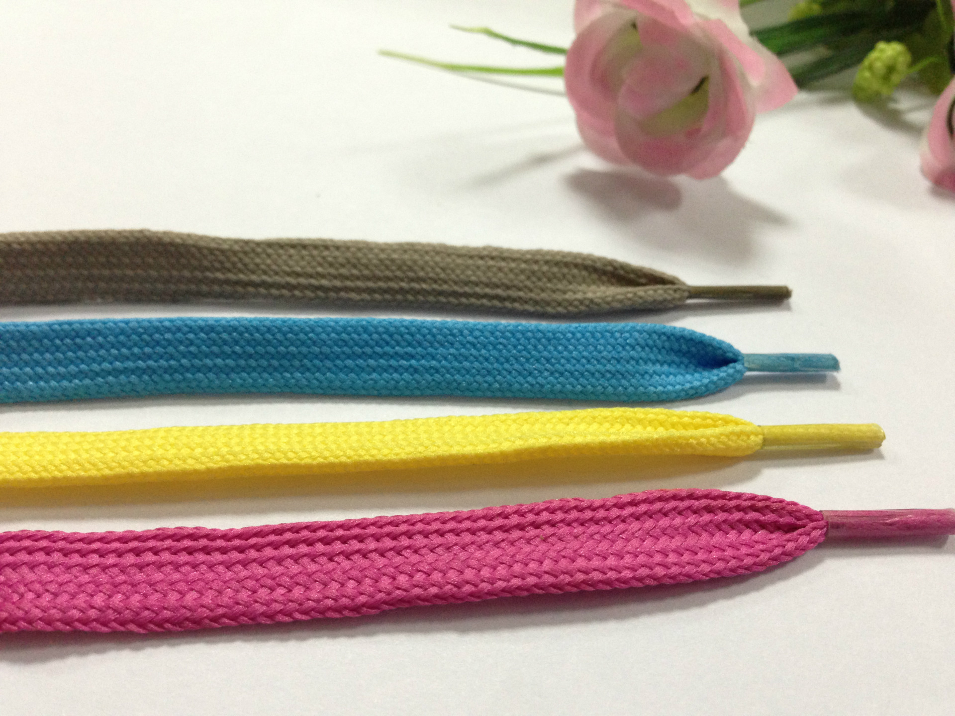 厂家直销供应优质时尚彩色鞋带织带爱心扁形鞋带长度logo定制批发