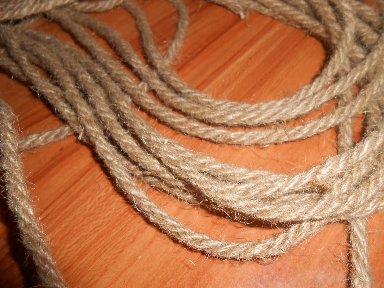 【厂家低价供应】4毫米麻绳 三股编织 黄麻麻绳