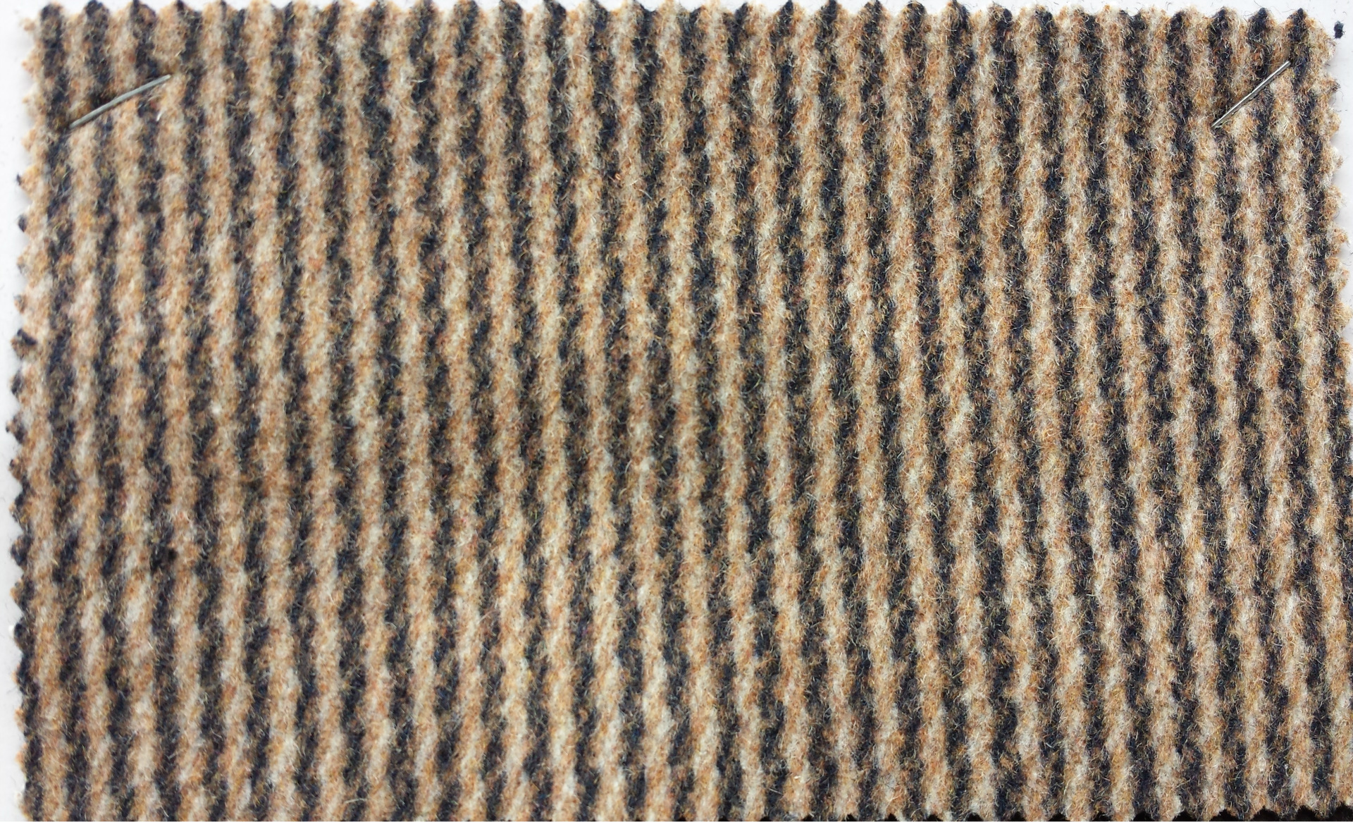 粗纺 麦呢小横条 顺毛呢面料 秋冬面料 现货供应