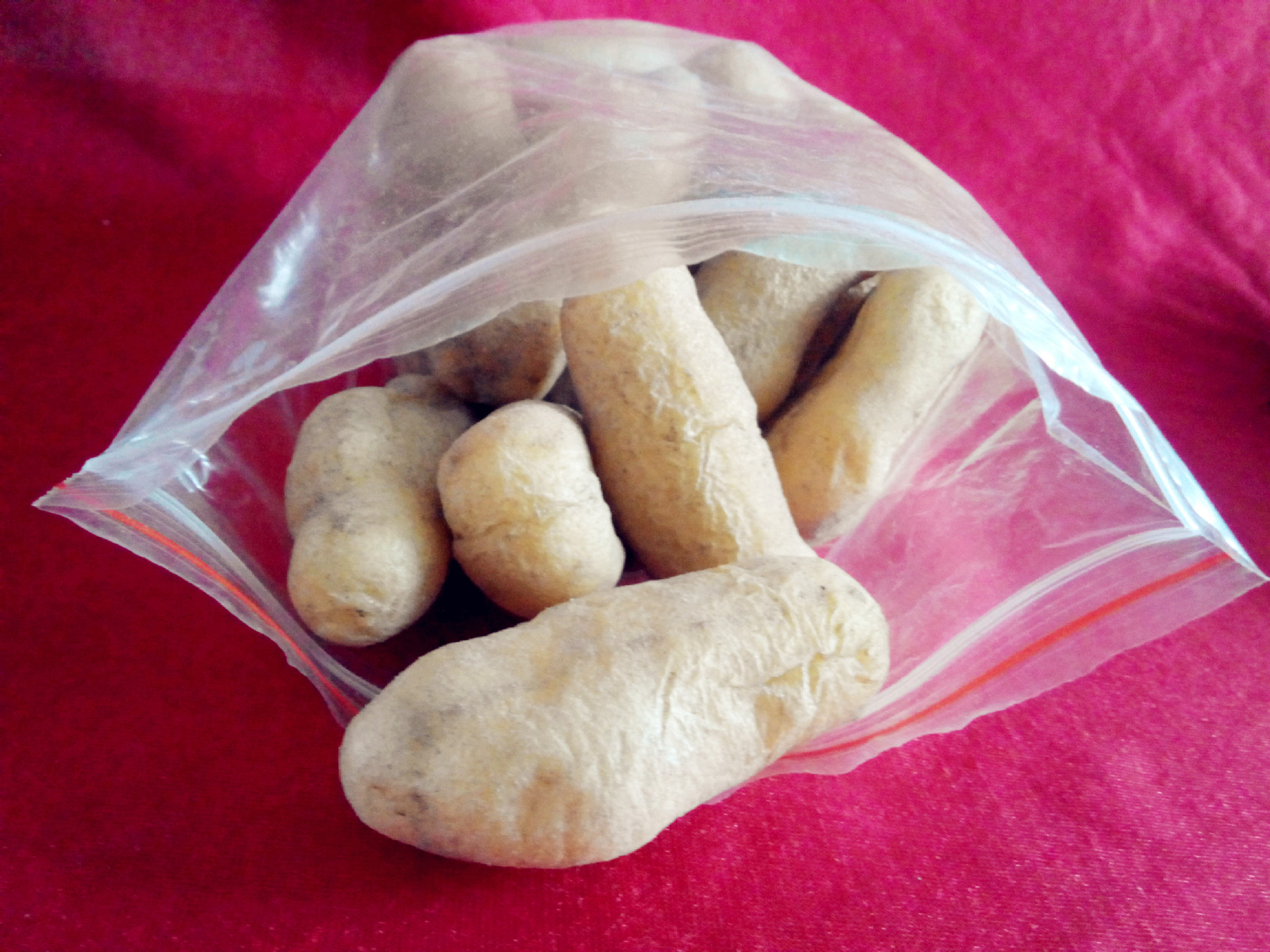 央视推荐)厂家直销道真仡佬族苗族特产鲜灰豆腐果,零售,批发