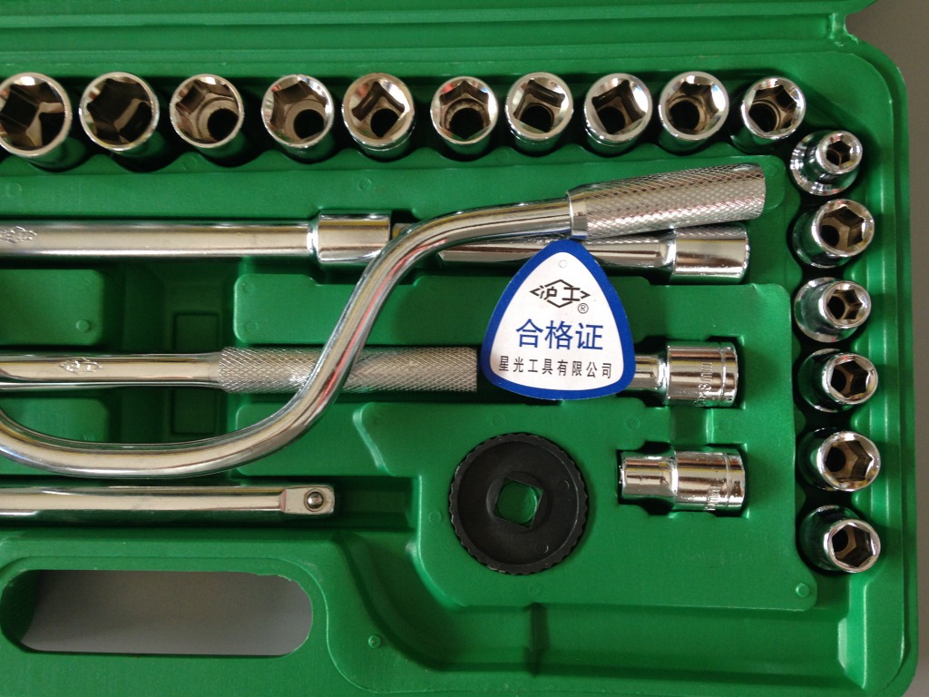 沪工32件套白色镜面套筒组套机修工具 批发汽车随车五金工具组套