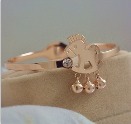 淘宝天猫爆款 三羊开泰 羊铃铛镯 钛钢玫瑰金 一件代发