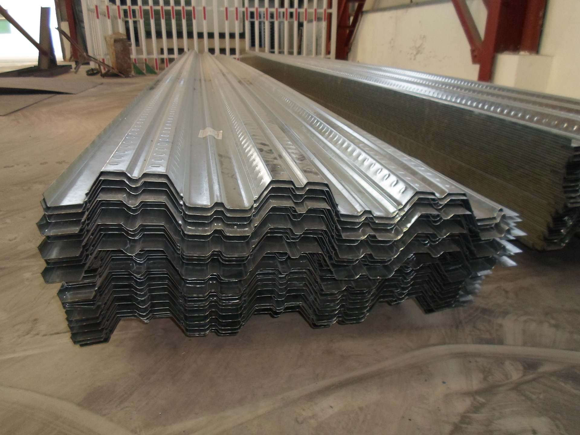 山东生产优质型钢承板 钢承板生产厂家 钢结构楼板