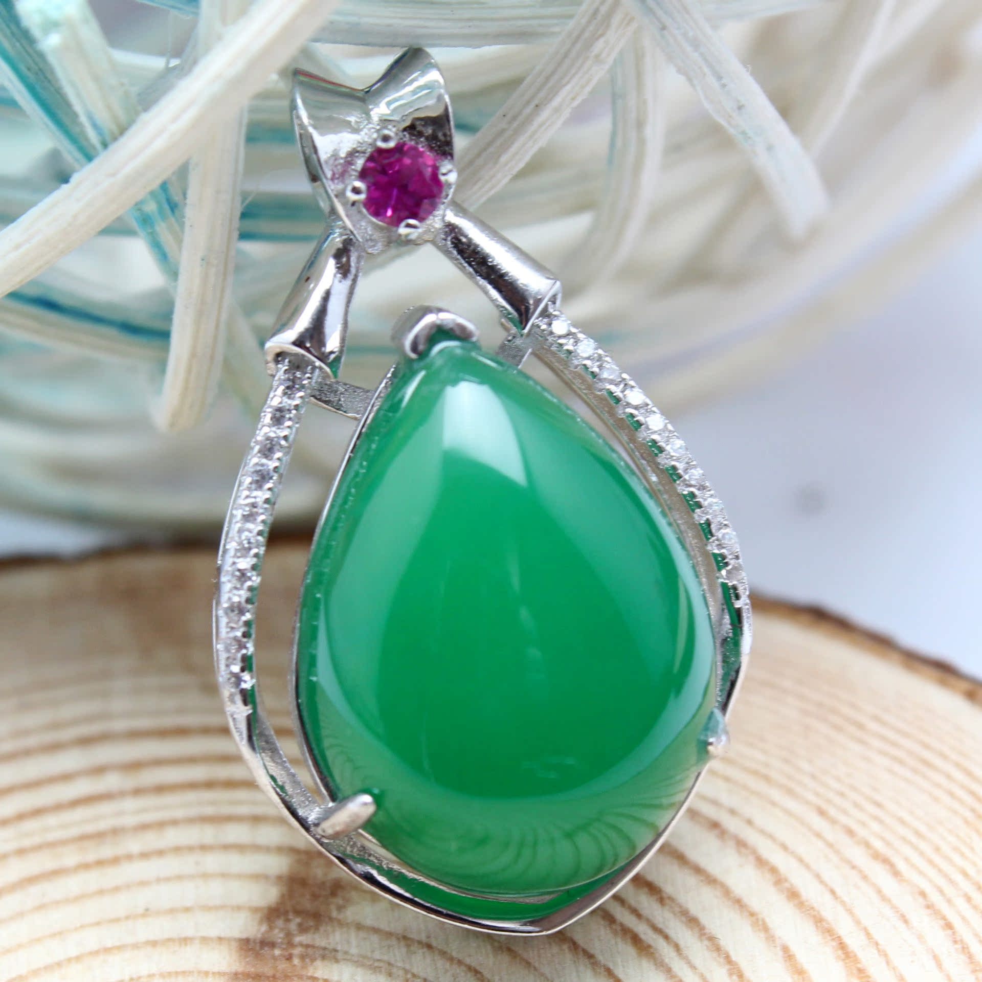 静雅饰品 925银镶钻绿玉髓吊坠 宽边时尚玉髓吊坠 p126