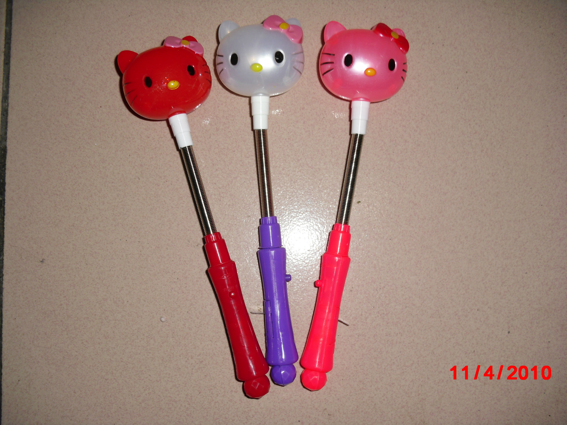 kitty 猫弹簧闪光棒led电子发光棒荧光棒儿童发光玩具批发 地摊货