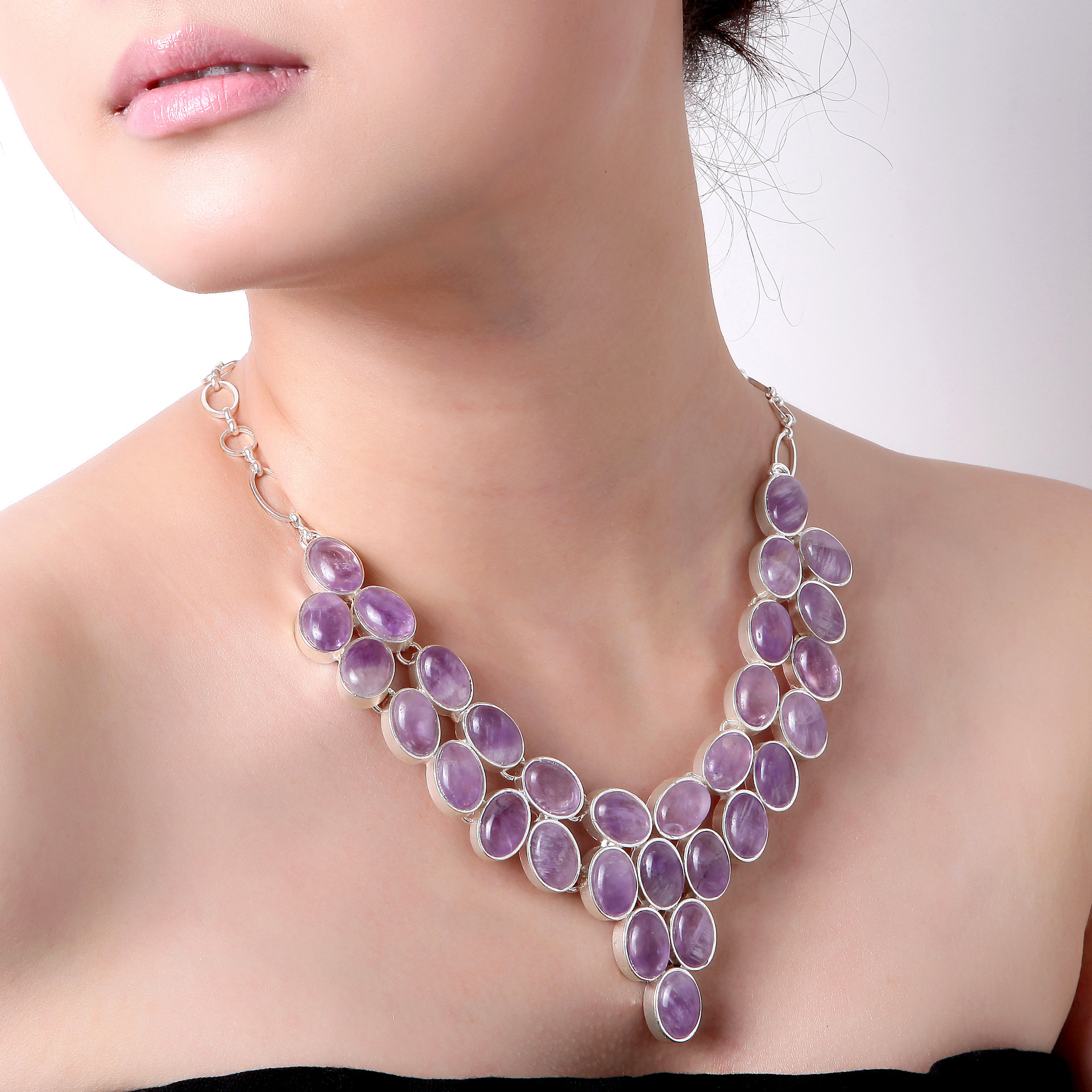 服饰配件,饰品 紫水晶   产品说明 此款项链:   重量:105g 链子周长