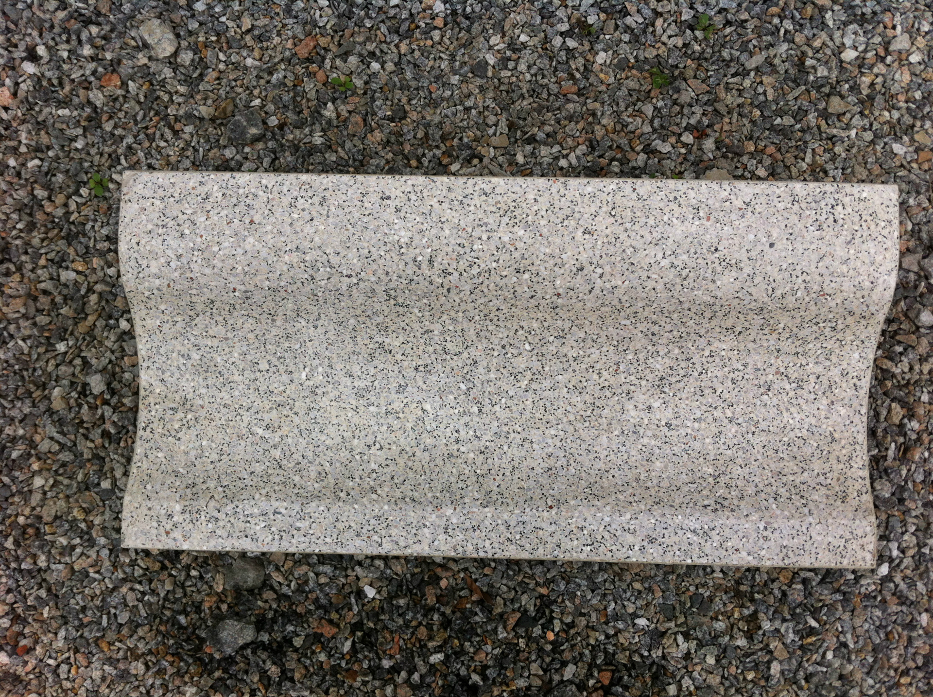 外观和手感逼真仿花岗岩路沿石(耐磨耐冲击)