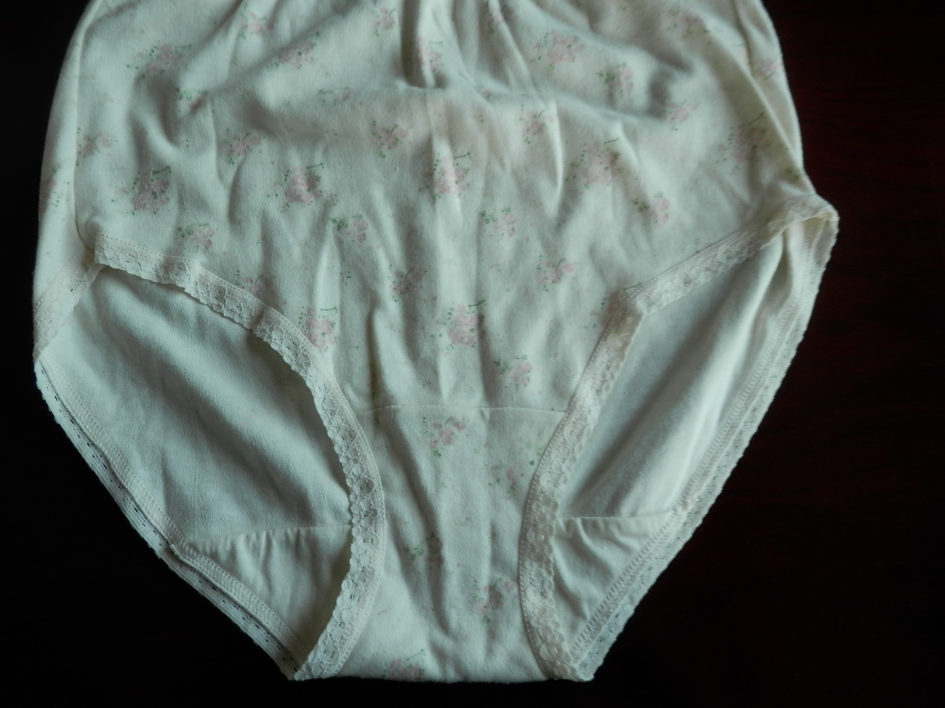 全棉平印小碎花三角内裤系列产品之一工厂直销