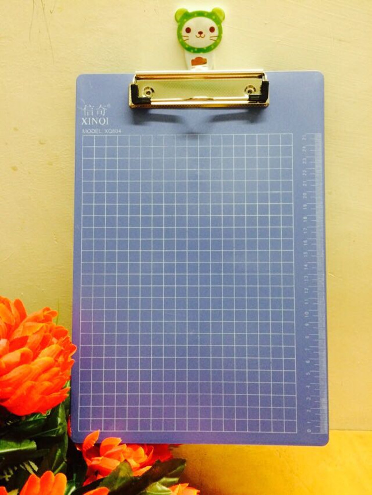 信奇a4格子塑料蝴蝶/线夹写字板 xq804
