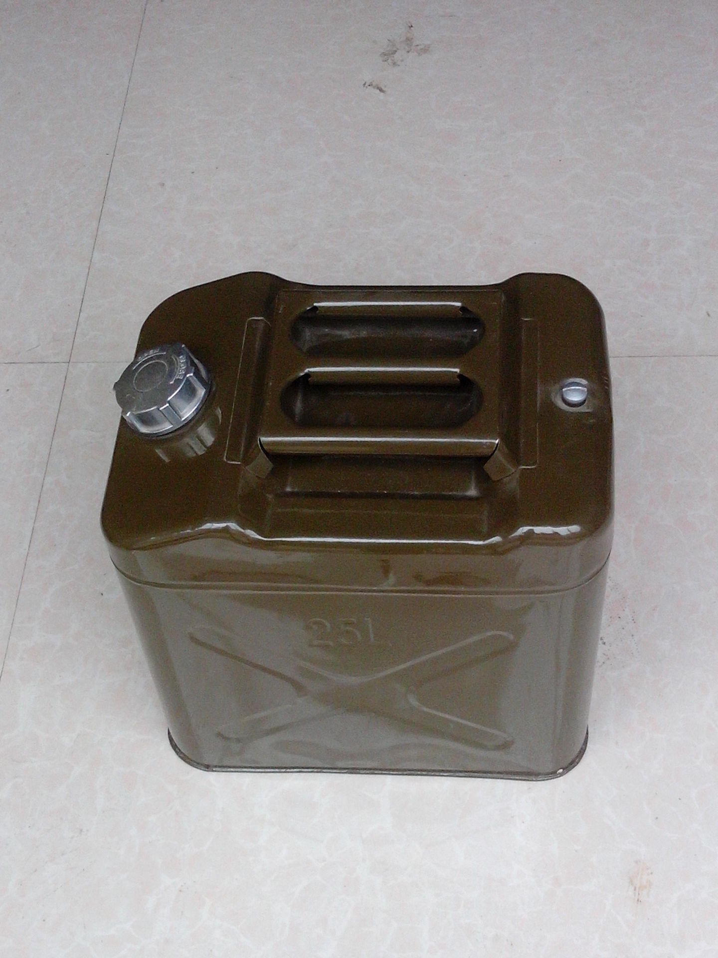 方形汽油桶 便携式汽油桶 备用油桶 带放气阀汽油桶 - 方形汽油桶 便