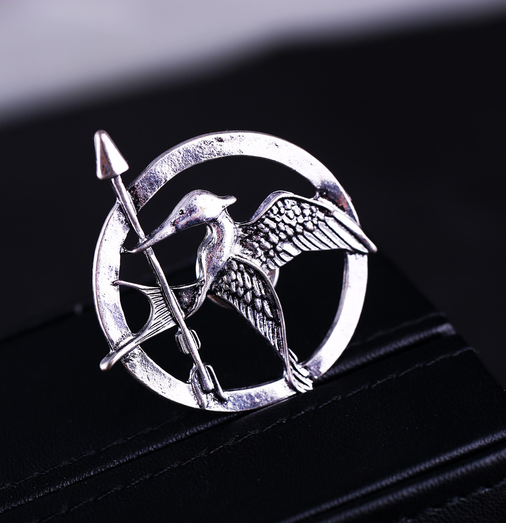 速卖通 欧美影视饰品 饥饿游戏logo嘲笑鸟胸针 3色批发