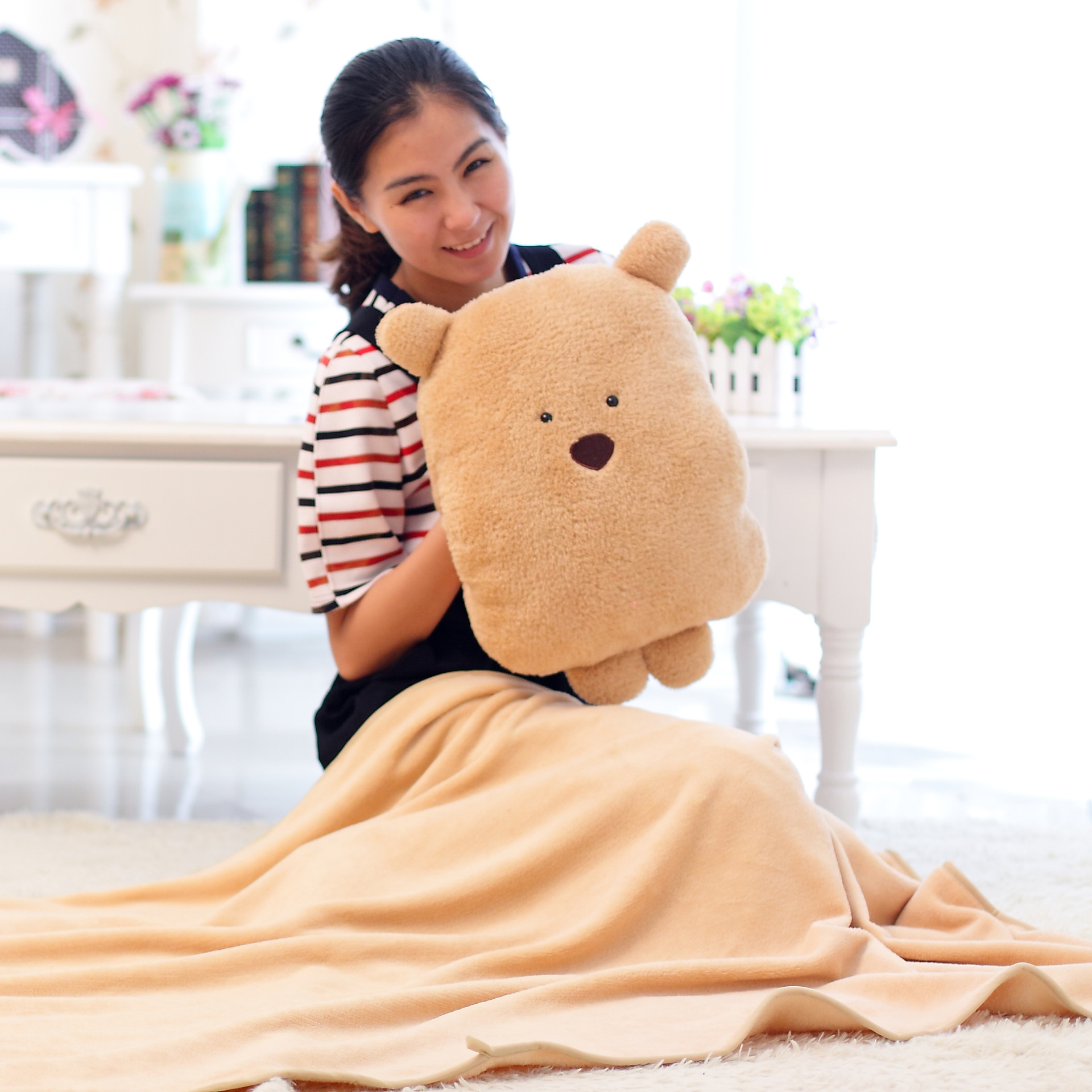 批发正方形方熊三用空调毯暖手抱枕 毛绒娃娃 填充玩具