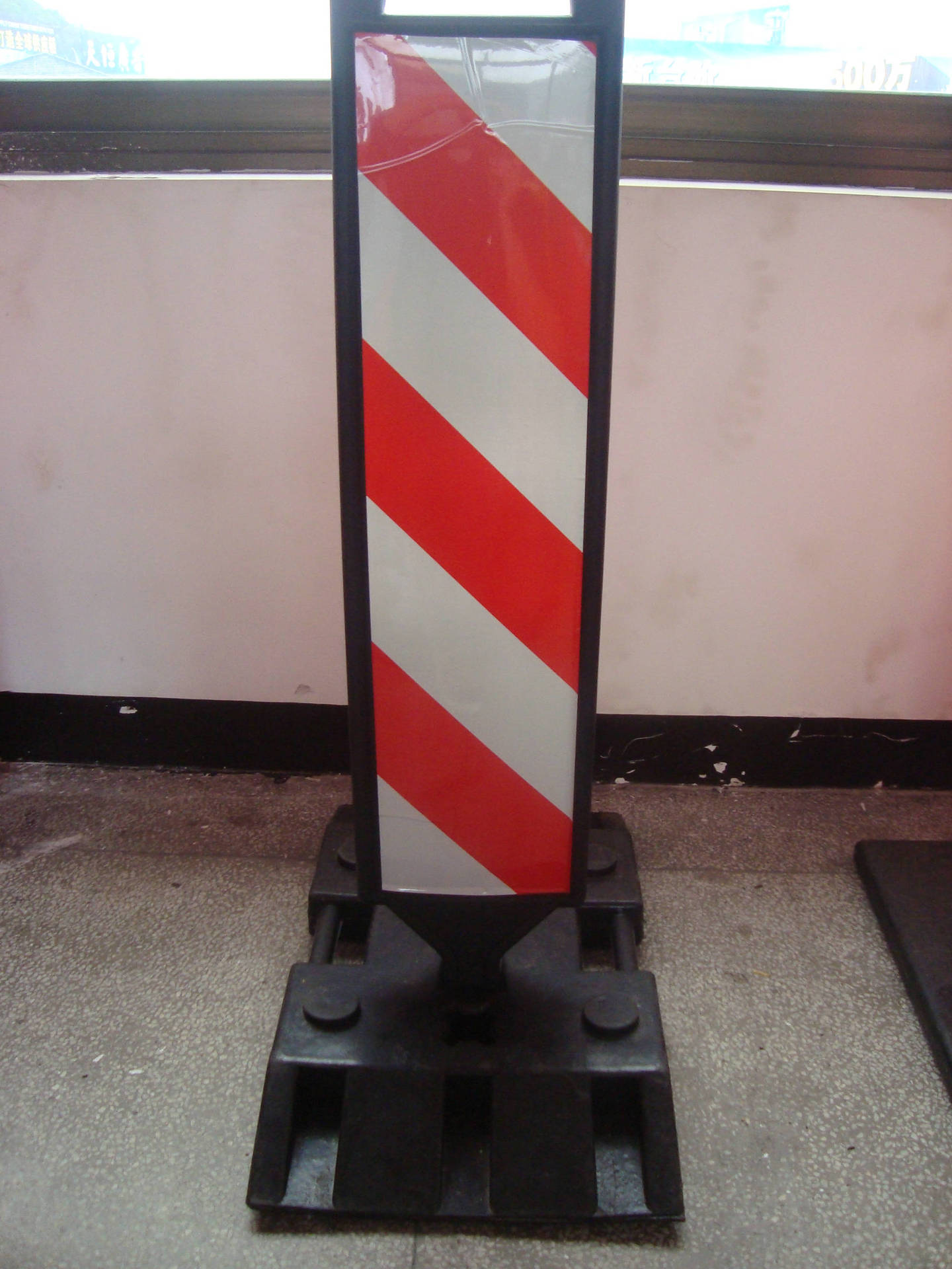 塑料警示板 北方高速分道板 分道体 110cm高大型路障 16kg橡胶底