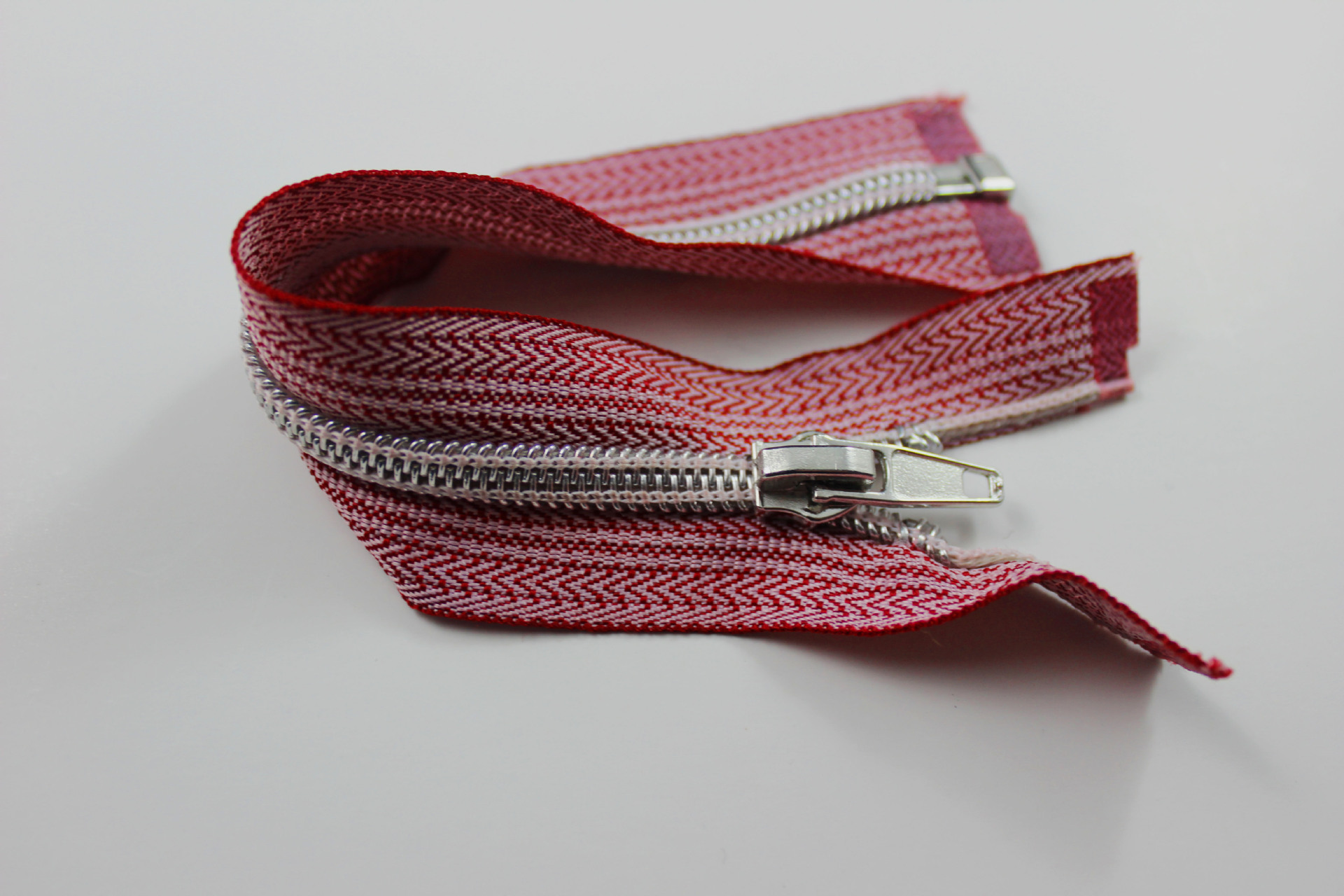 5#尼龙银齿白线拉链