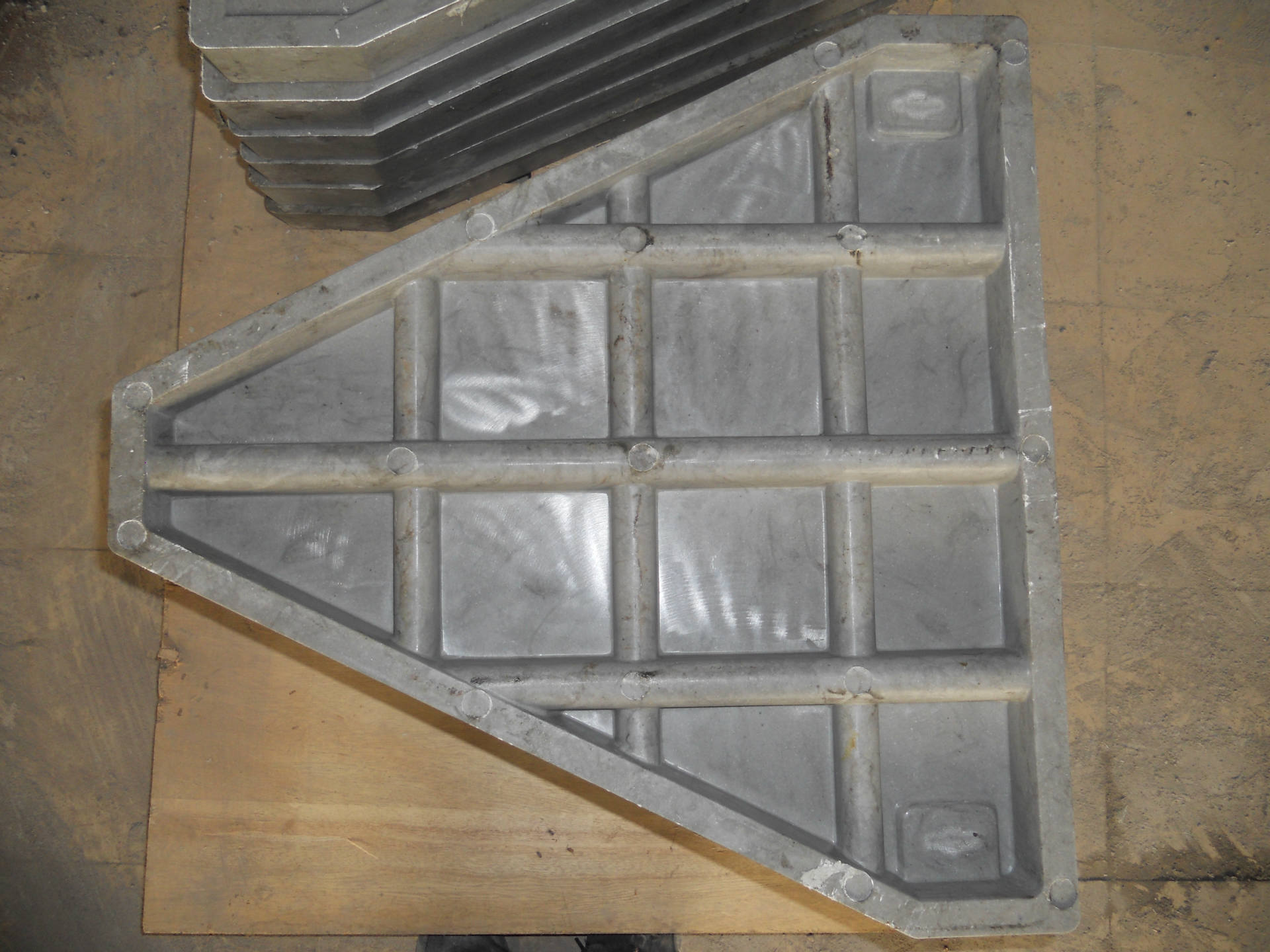 岳峰牌高分子树脂三角型井盖出口产品质量好内径50050050mm