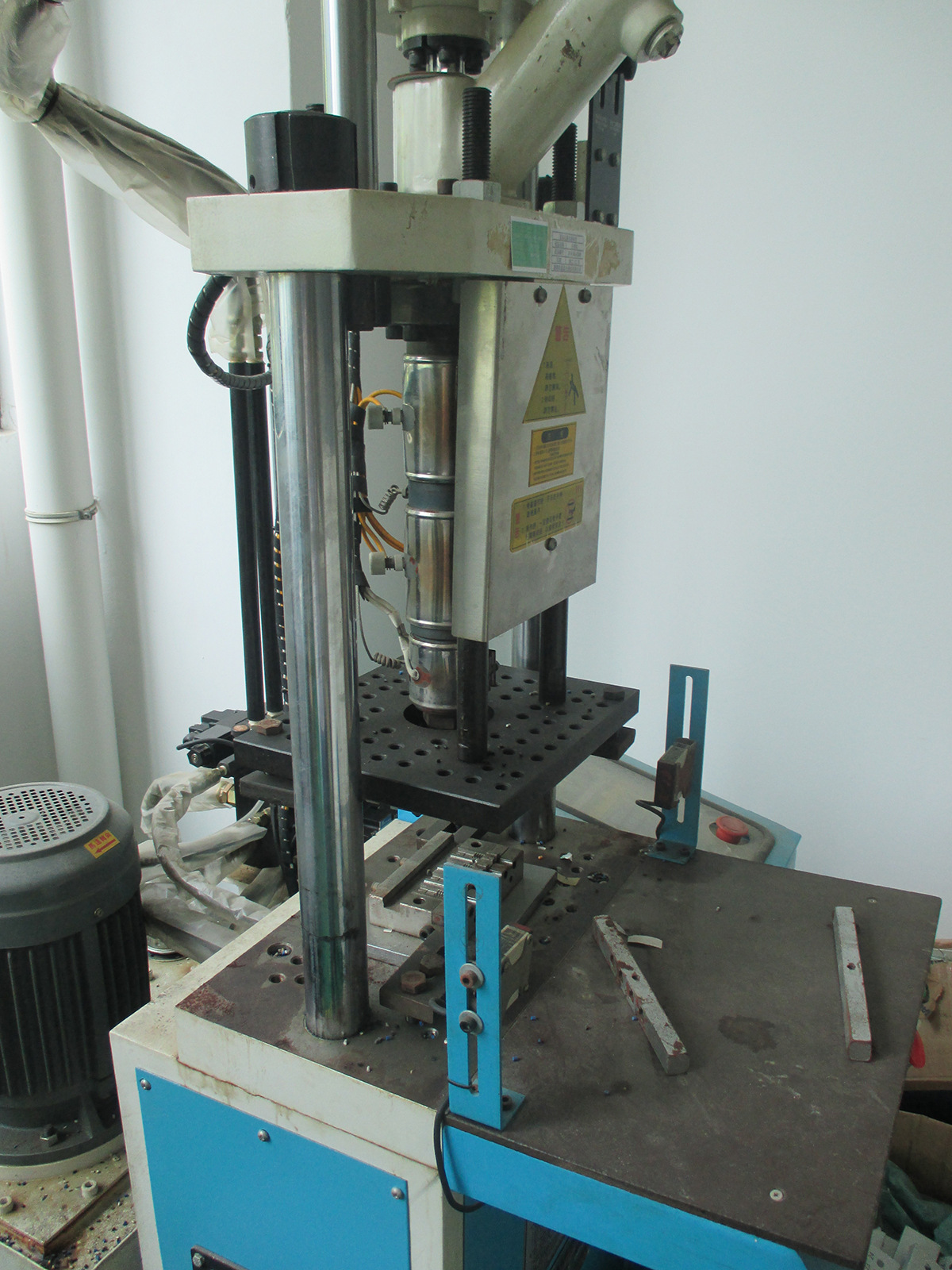 【出售】二手立式注塑机 九成新,网络跳线注塑机,水晶头注塑机