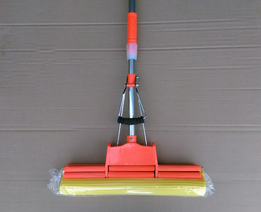 还有,拖把尽量不要堆放在地上,最好拖把头朝上,或悬空挂起来,让拖把也