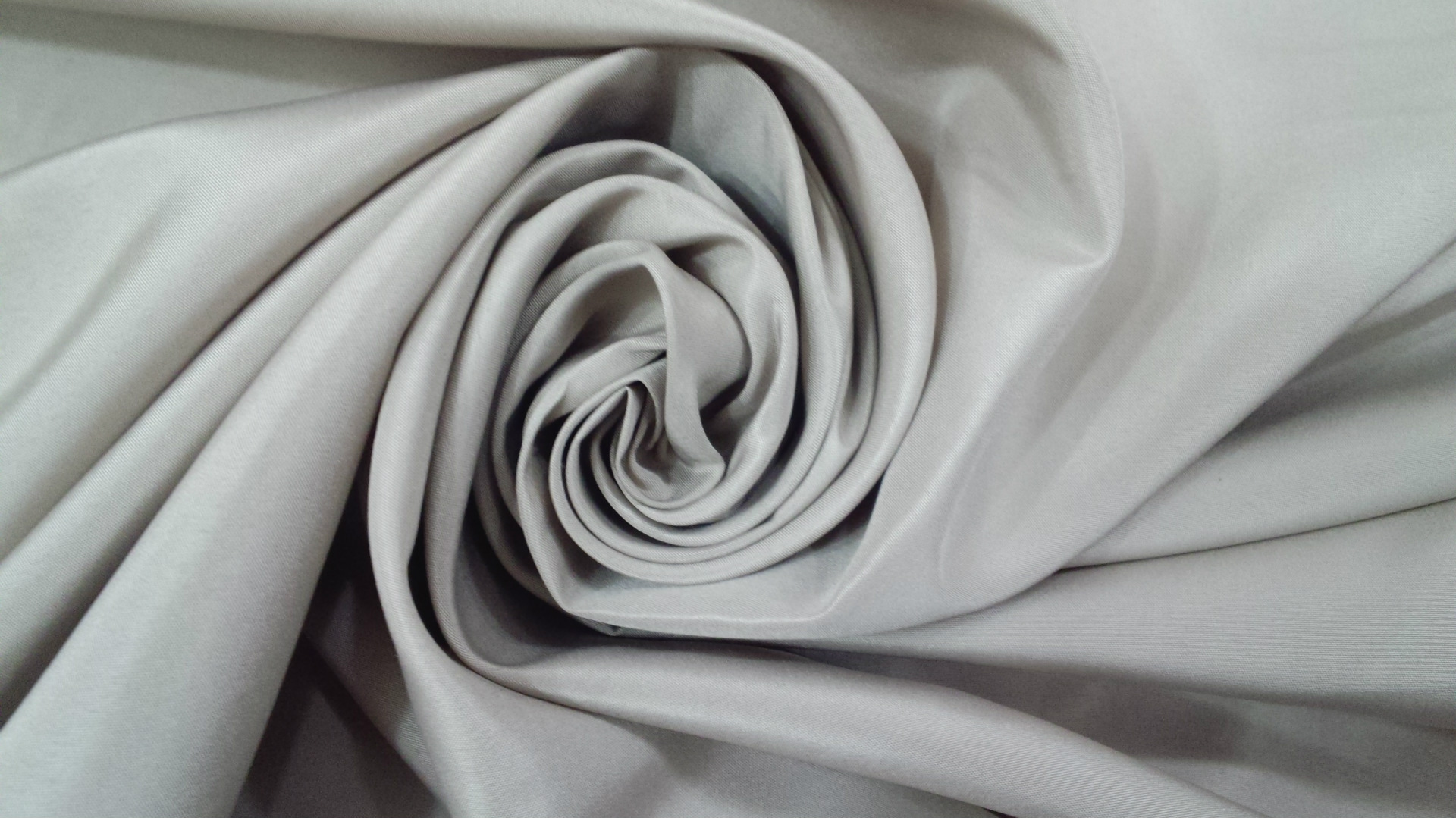 240t春亚纺 秋冬季服装面料.经过加密后加工处理,品质一流