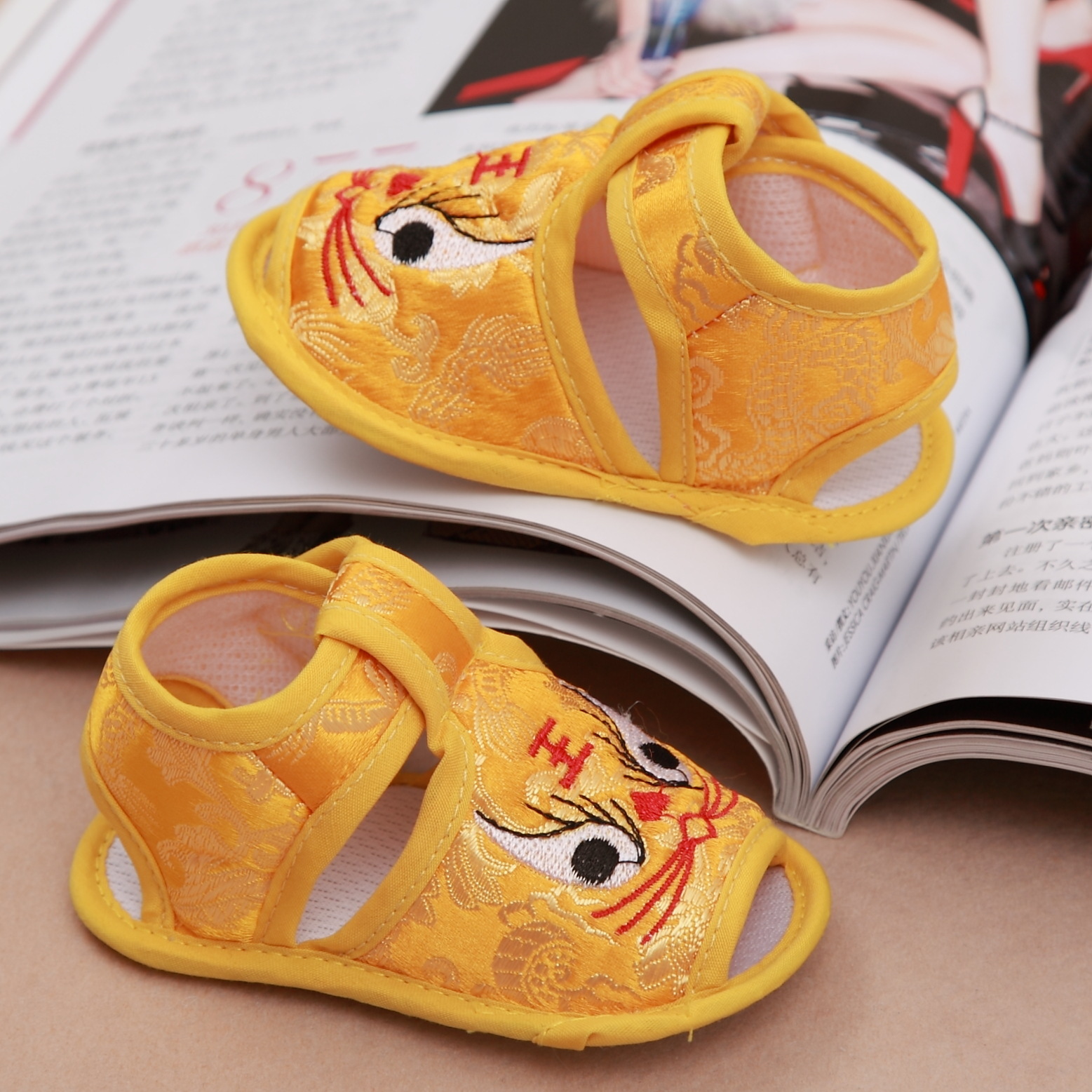 老虎凉鞋 宝宝鞋 防滑学步鞋 点点防滑底鞋 周岁鞋 满月鞋
