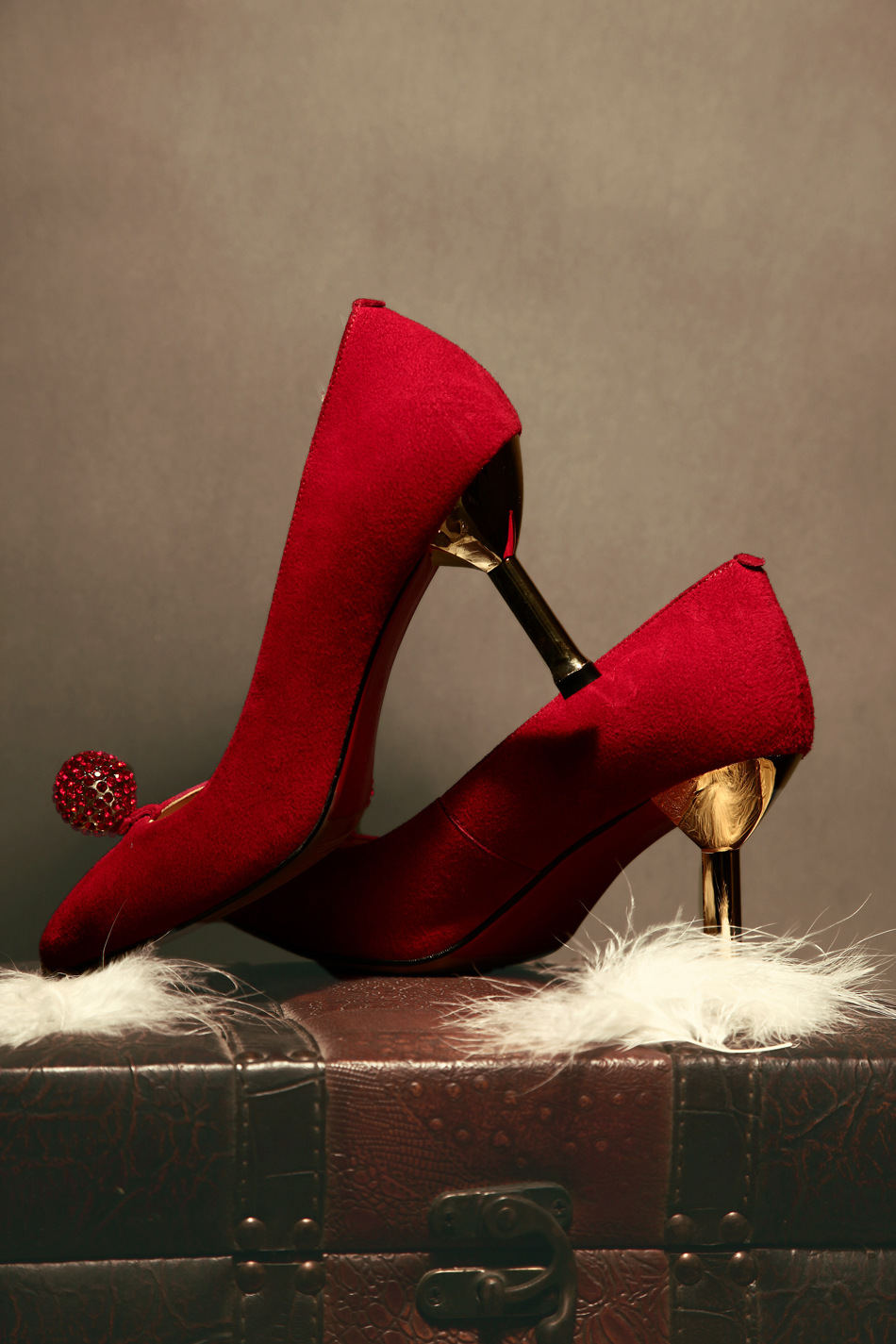 欧洲站春季新款真皮尖头红色高跟婚鞋女单鞋时尚约会宴会韩版单鞋