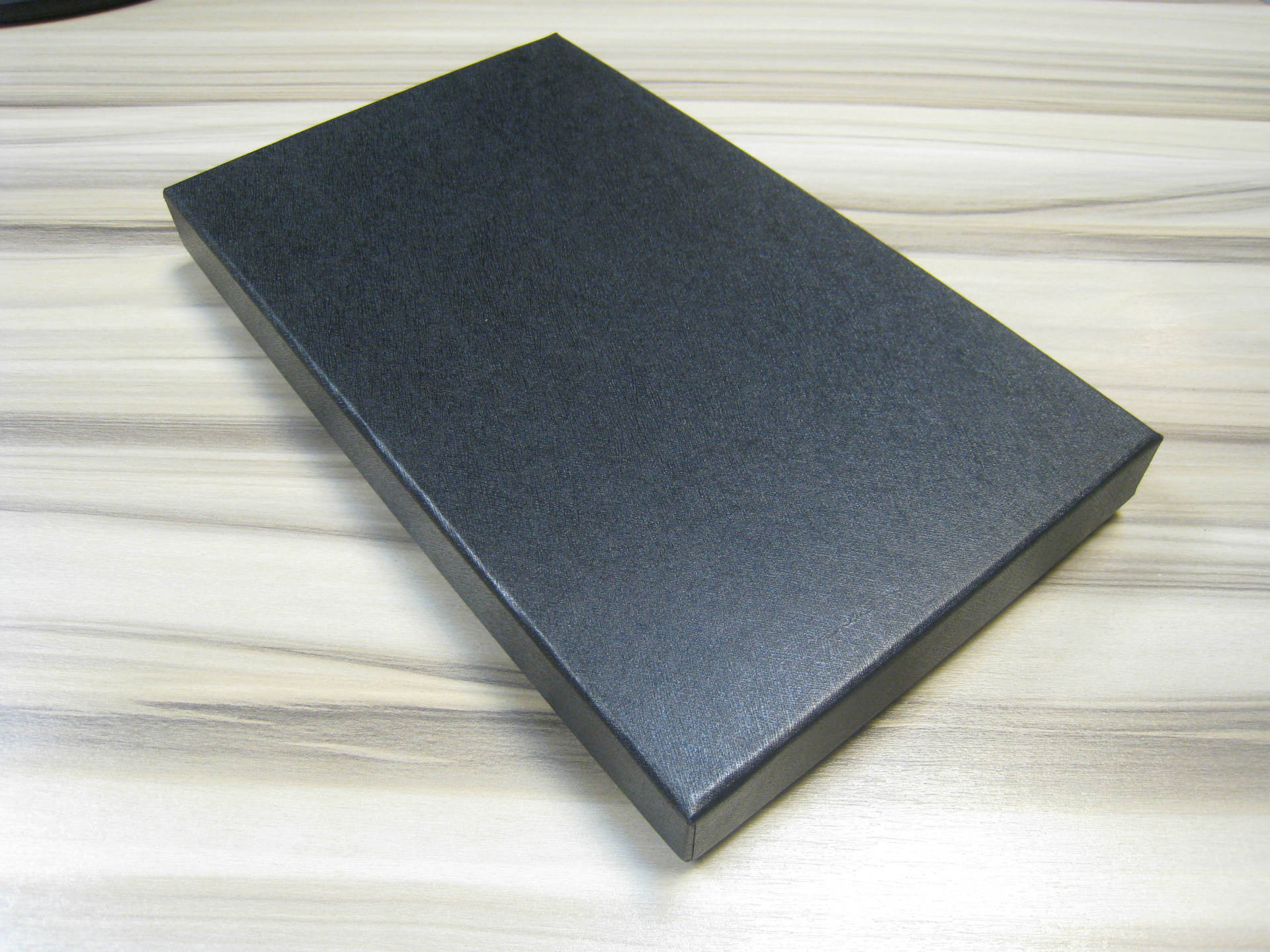 黑色绒布护照盒