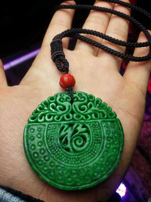 批发干青翡翠福字毛衣链,过年必备,冬天里的绿色更能为你添彩