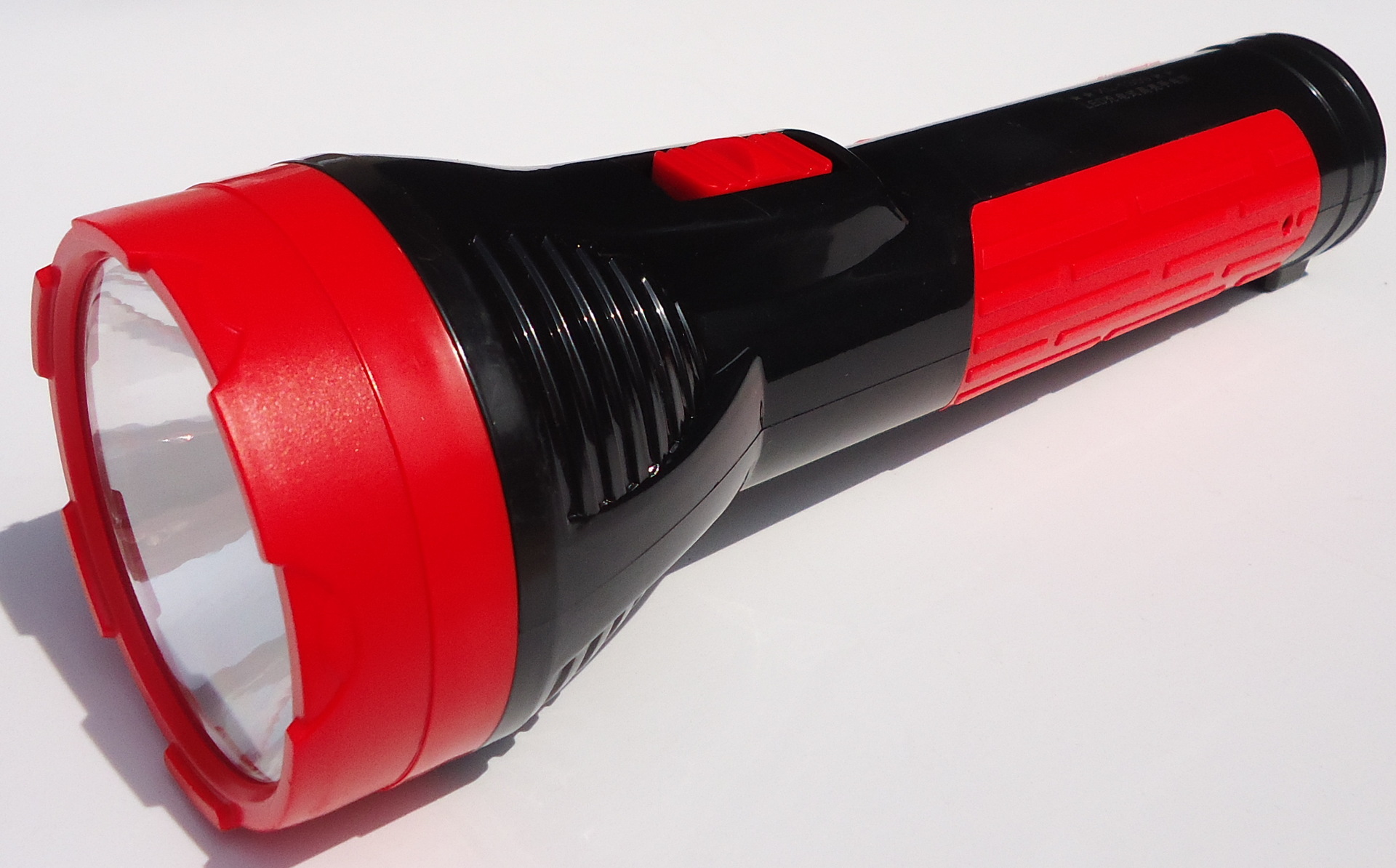 led可充电大功率手电筒