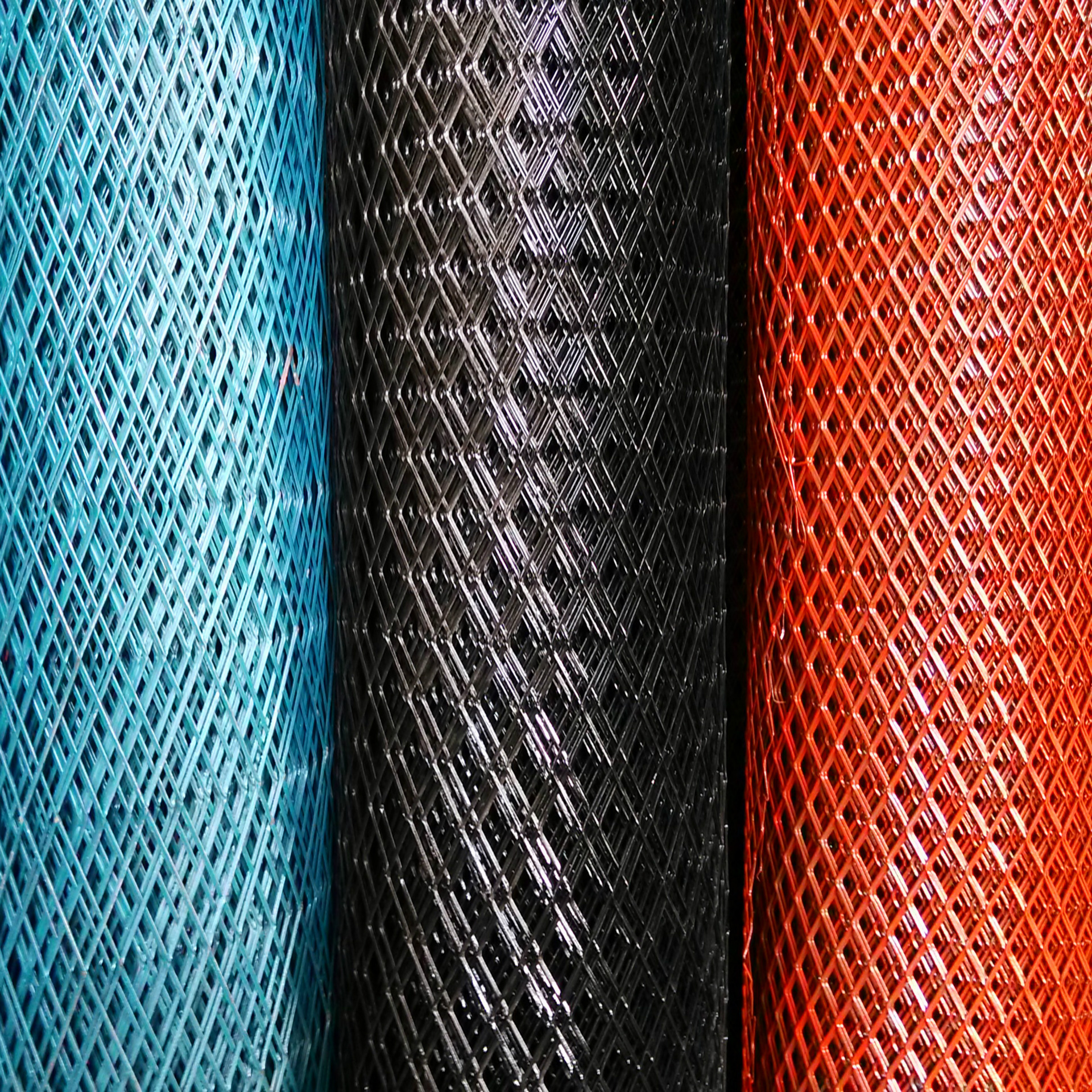 我厂专业生产金属板网,菱形网,钢板网,拉伸网等