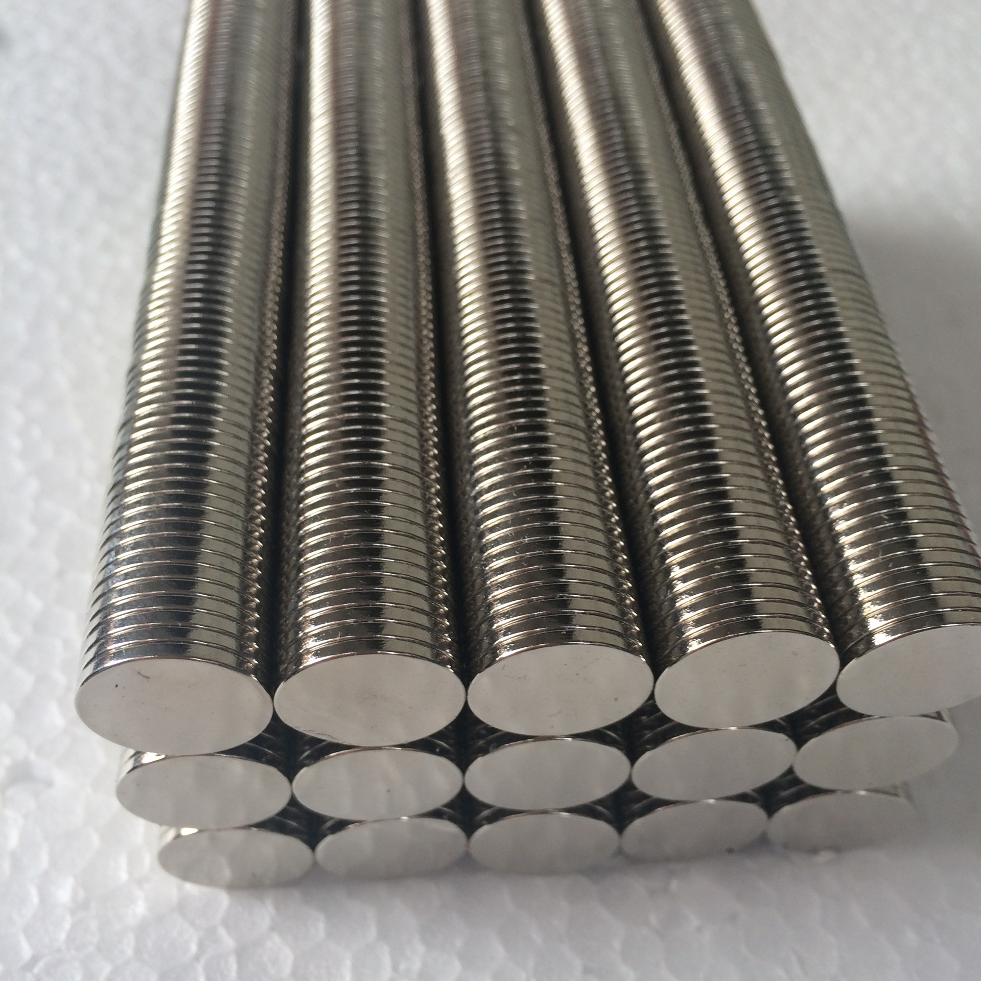 强力磁铁_厂家直销批发超强永久钕铁硼等强力磁铁,圆形磁钢 - 阿里巴