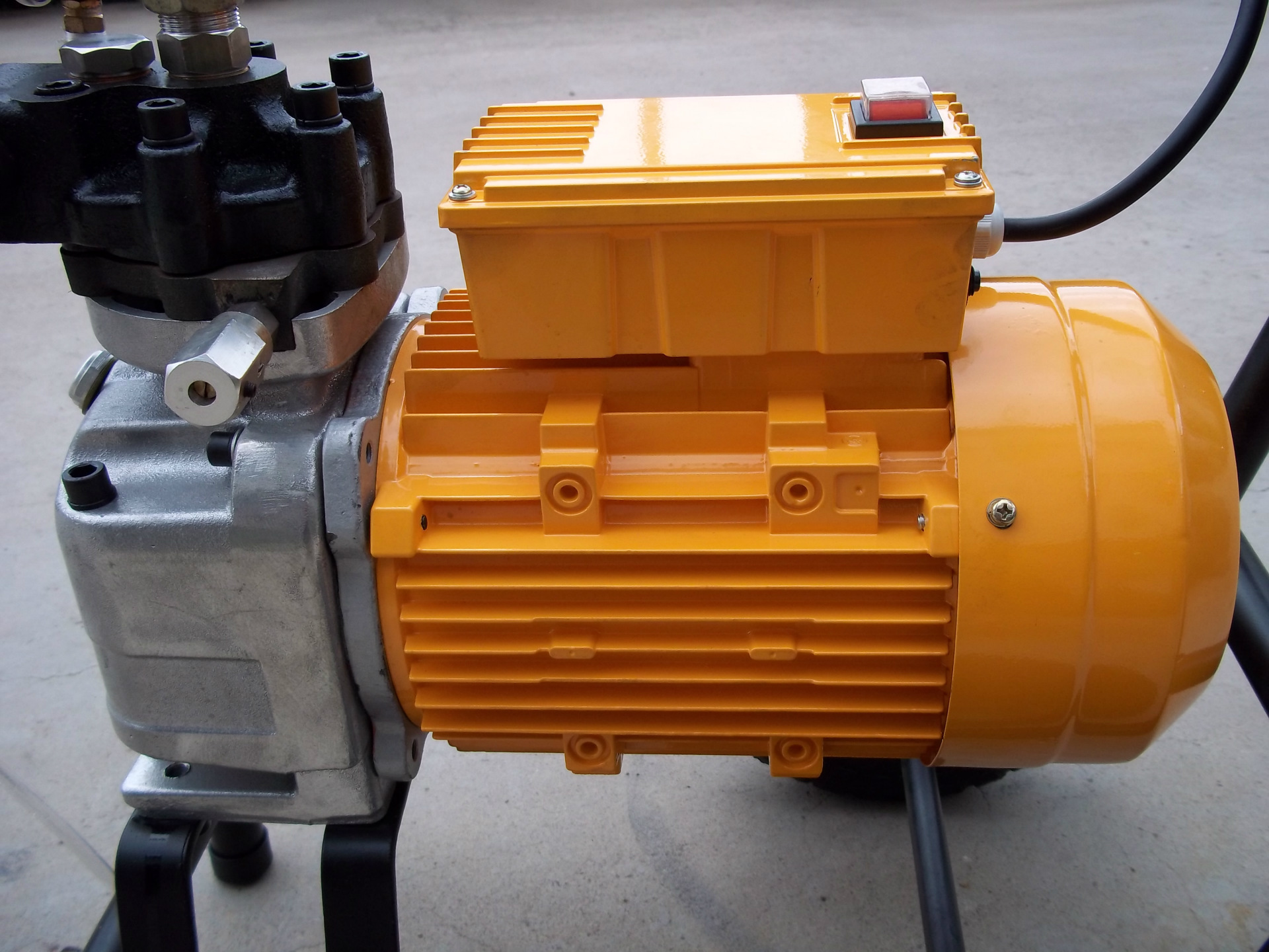 高压无气喷涂机乳胶漆喷涂机油漆水性涂料地坪漆990