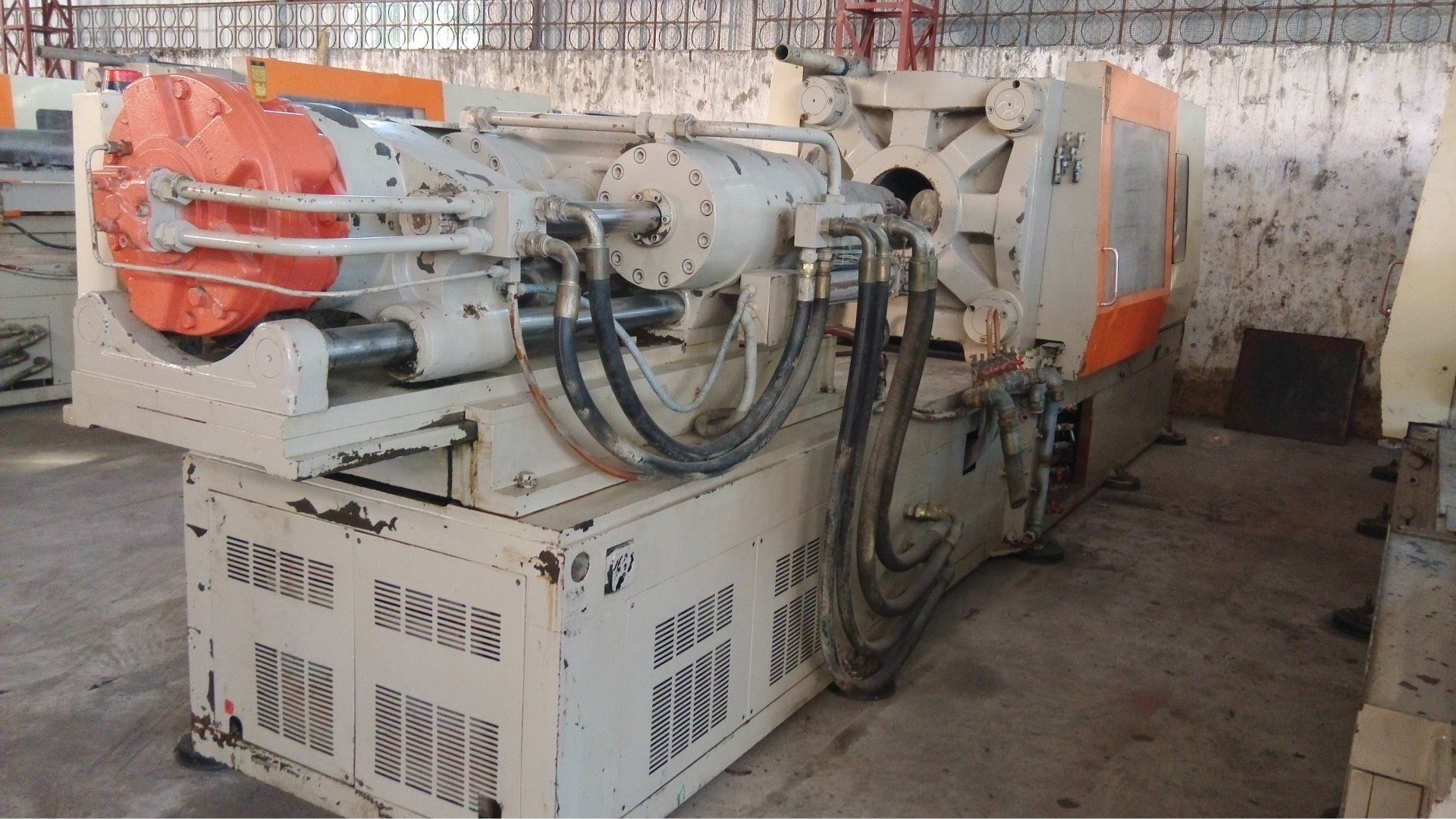 香港大力机王2004年原装啤机仁兴350吨二手注塑机多台批发出售