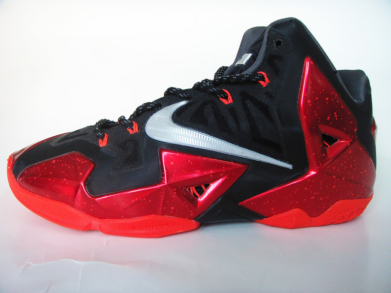 詹姆斯11代黑红