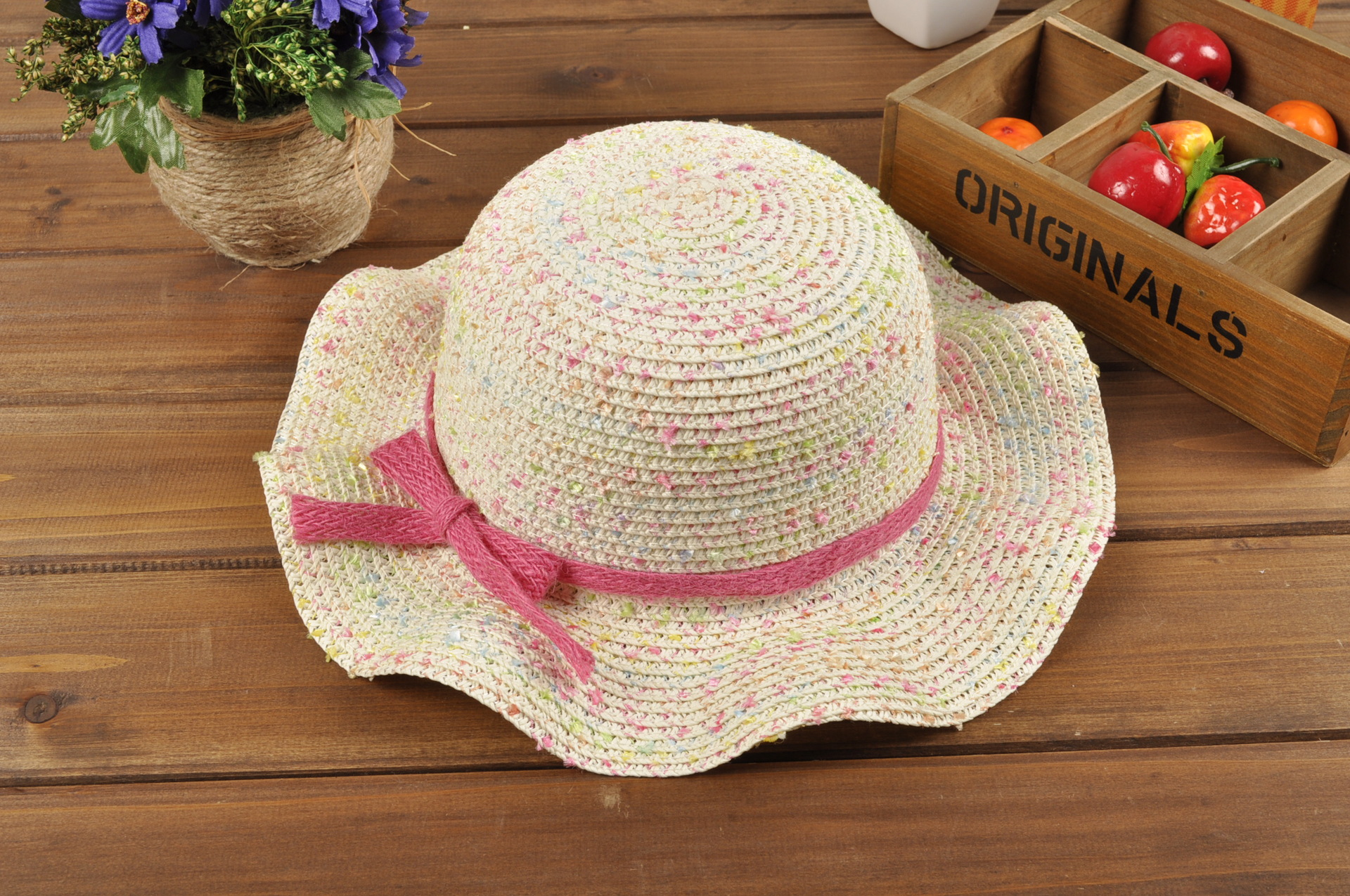 产品:新款儿童草帽 七彩波浪花防晒沙滩草帽 蝴蝶结遮阳帽 颜色:多色