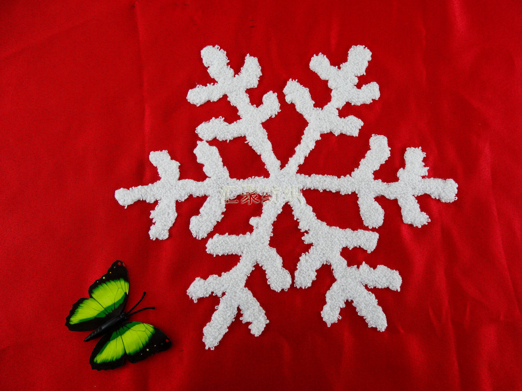 毛巾绣抱枕 定位雪花裁片绣 单色毛巾绣 电脑绣花加工