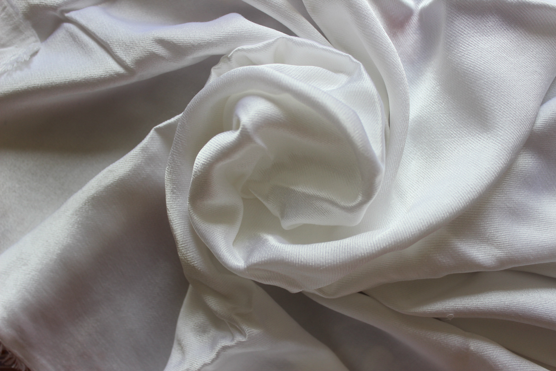 厂家直供 爆款人丝人棉缎面时尚女装面料 人丝人棉缎双面面料