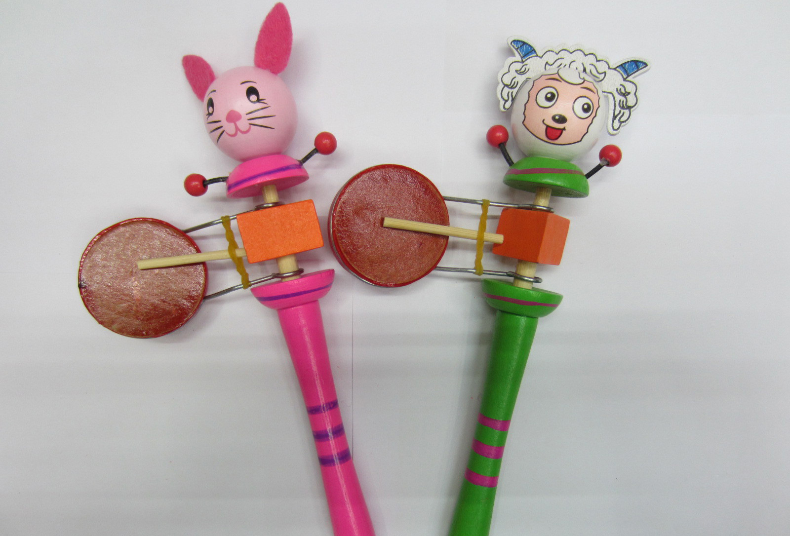 浙江金华新款厂家 摇摇木偶卡通动物响鼓 木质摇摇乐 益智玩具地摊