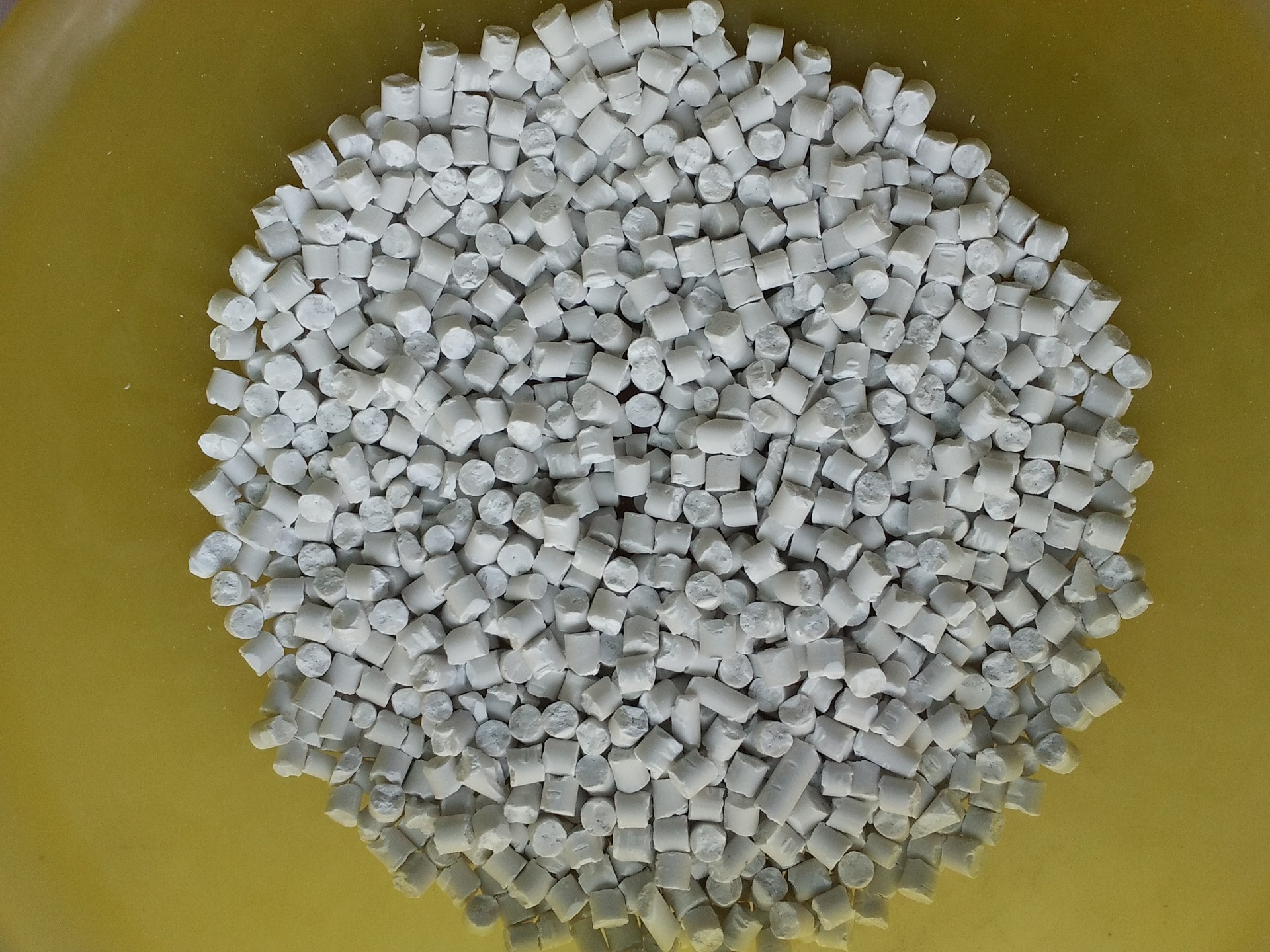 厂家直销:pp专用拉丝填充母料