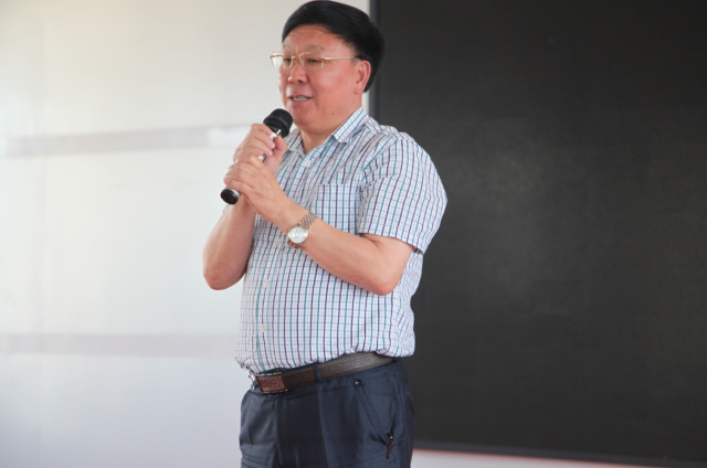 鹏泰董事长刘总发表讲话