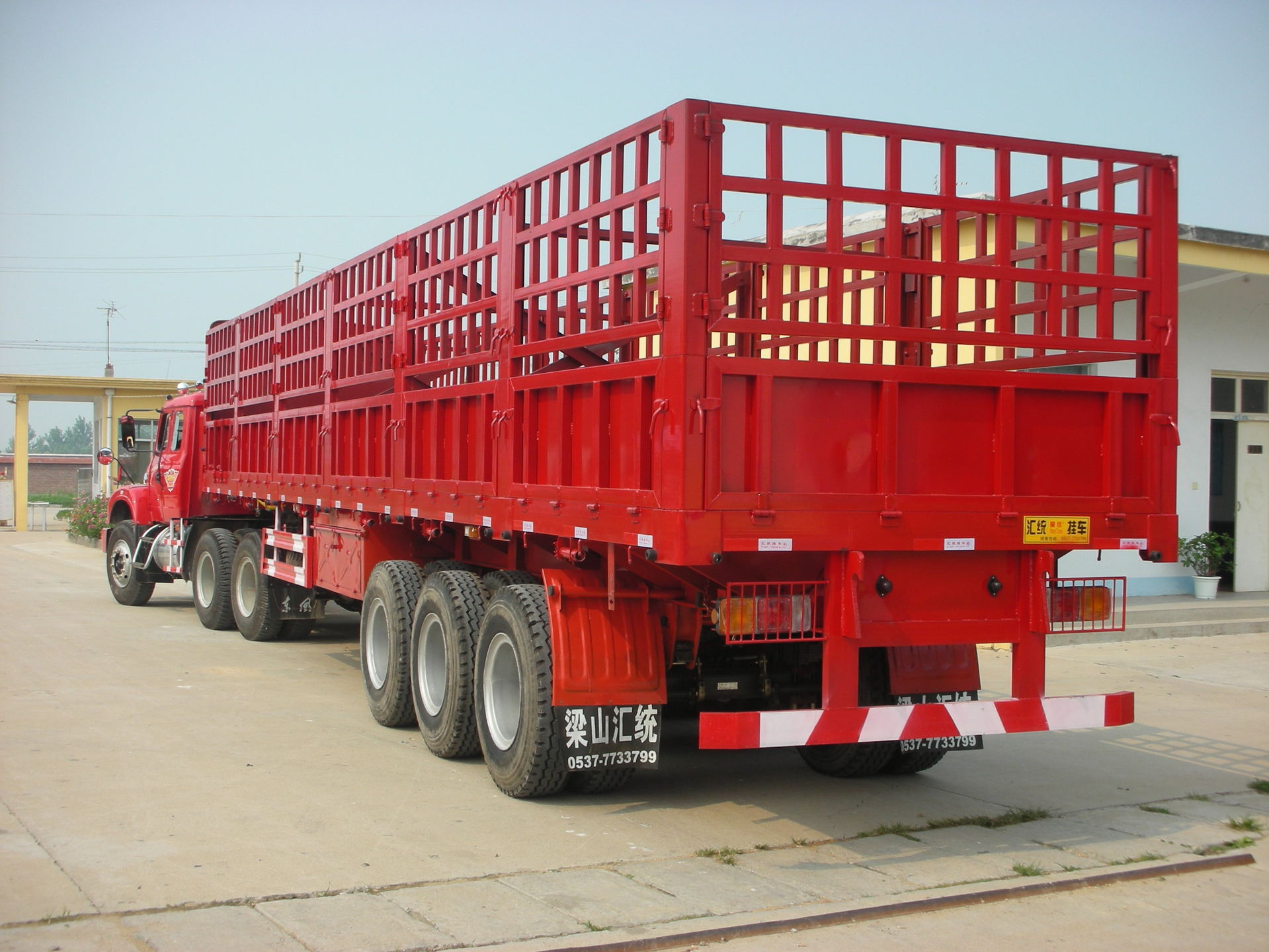 供应仓栅式运输半挂车lwg9401clx半挂车厂家热销