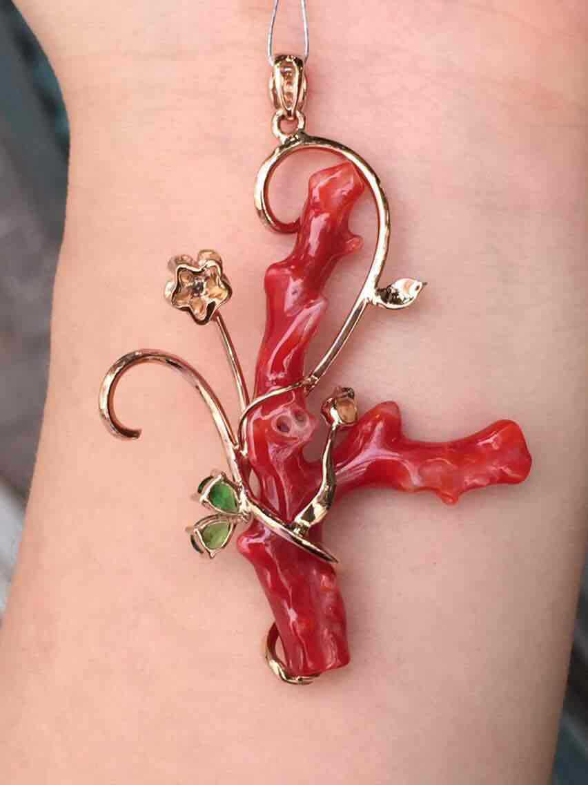 日本牛血红阿卡珊瑚枝吊坠,18k金镶嵌