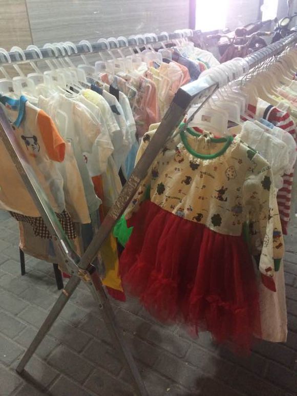 劳动节摆摊开始卖童装了,今晚160赚啦