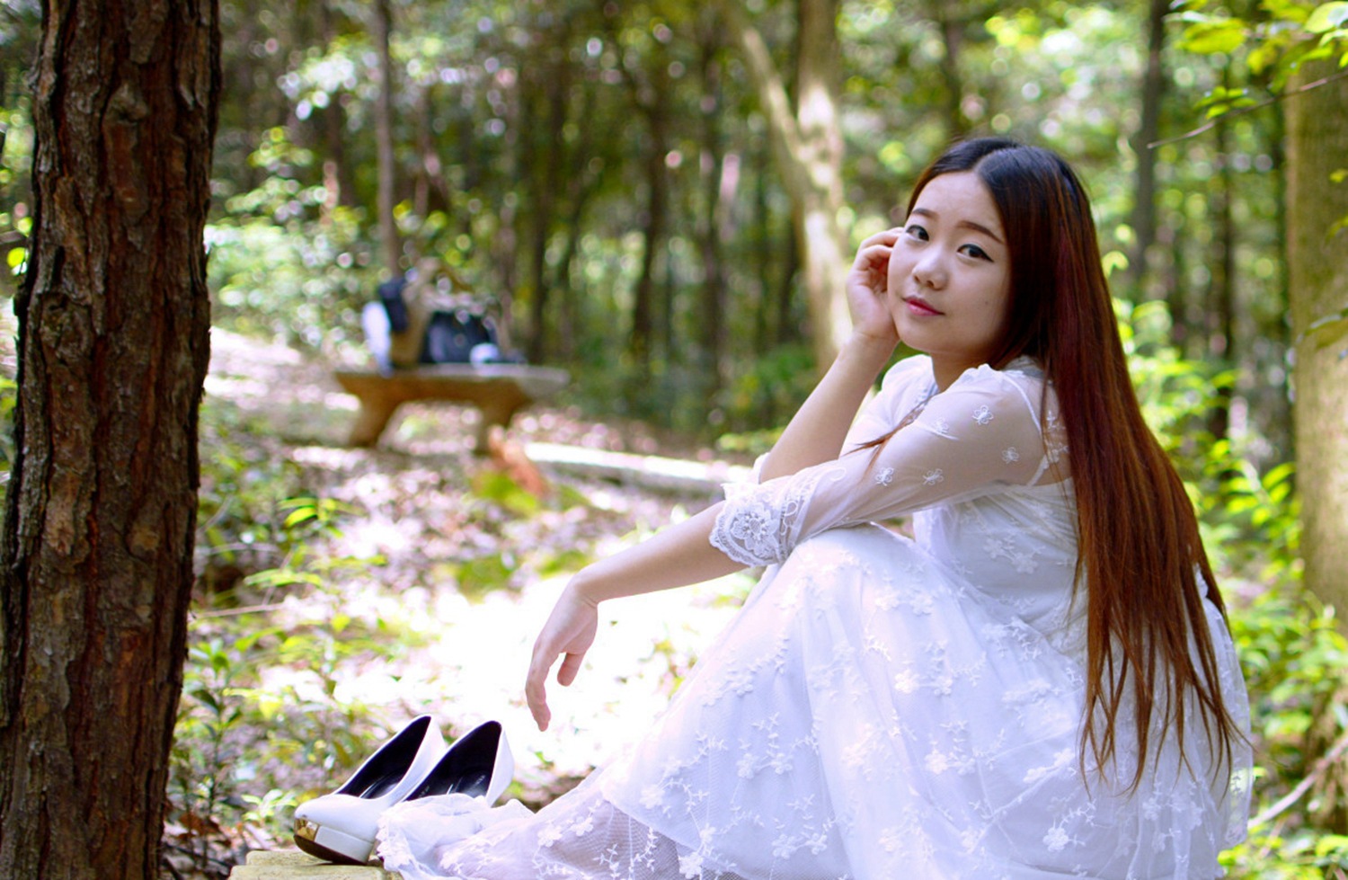 女友野外拍写真小搏全程相随