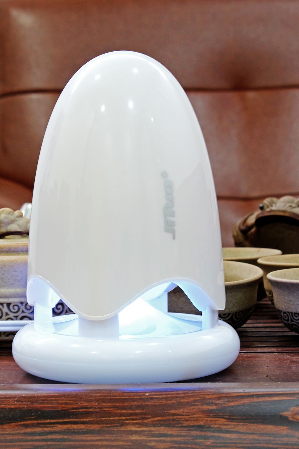 产品卖点:独特子弹造型设计,高光塑胶材料,光滑细腻,底部七彩呼吸灯