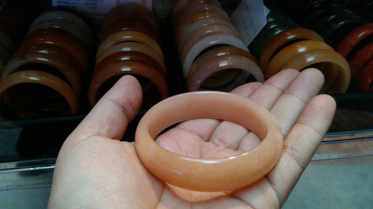 王太立供应天然石英岩玉手镯米黄色228包邮量大更优惠