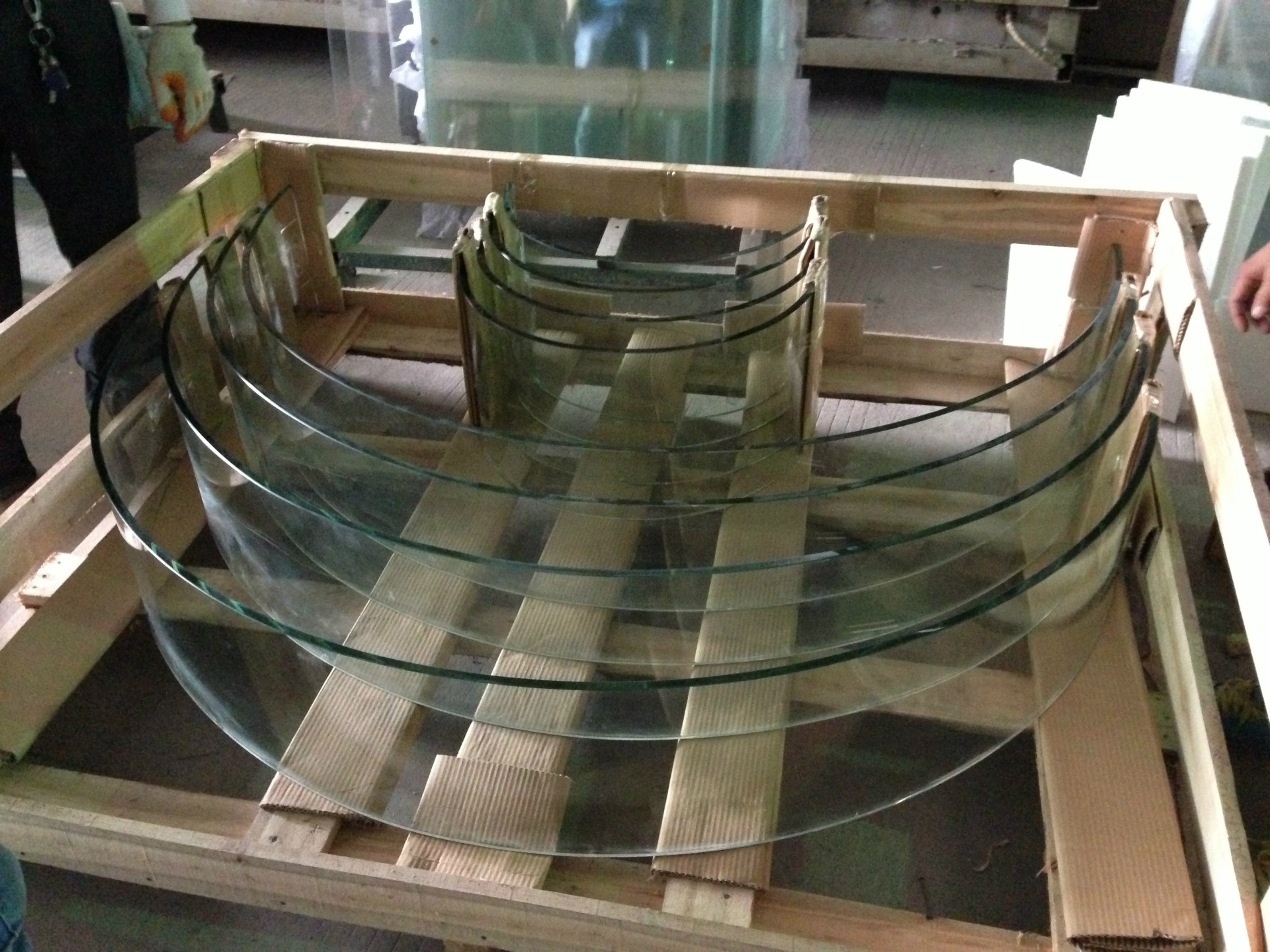 【热弯6mm弧形玻璃】专业加工热弯玻璃 大型弯玻工程玻璃深加工