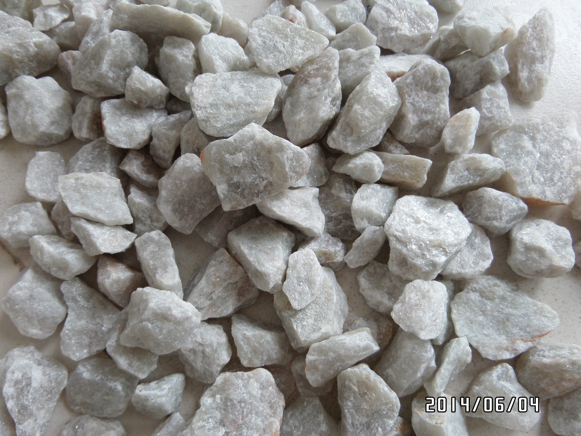 洛阳专售滤水石英砂