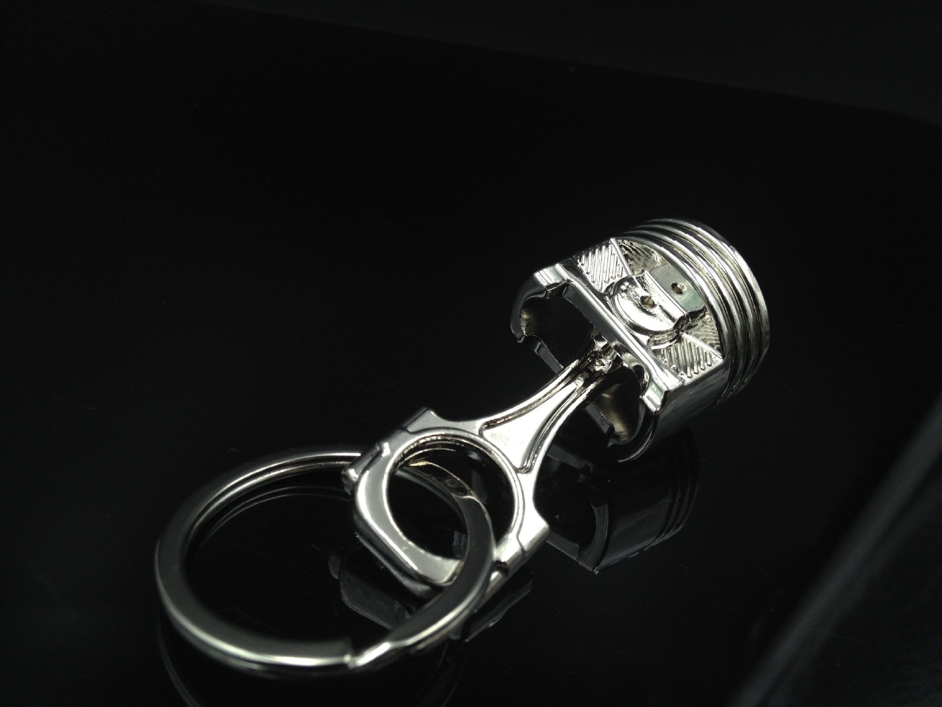 广东中山创意个性活塞钥匙扣 锌合金扣金属钥匙挂件 金属小礼品价格