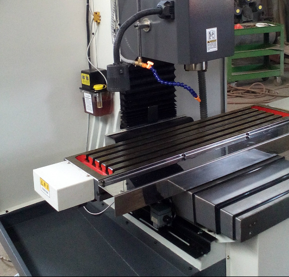 特价 小型数控铣床应用广泛操作方便包运费 数控铣床