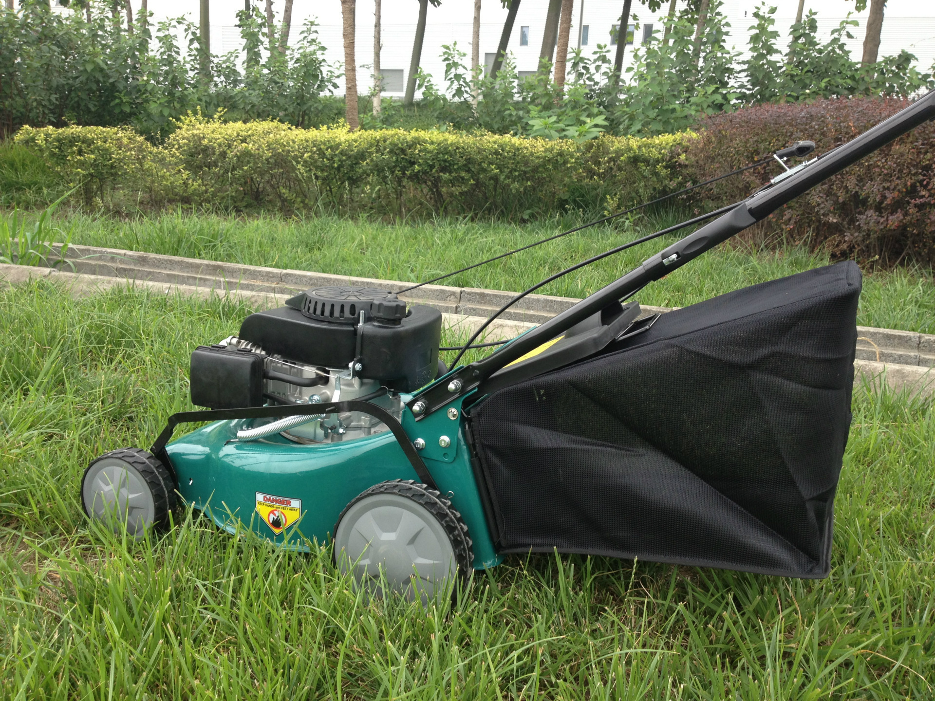 批发汽油动力16 18 20寸自走式割草机草坪机 铁底盘